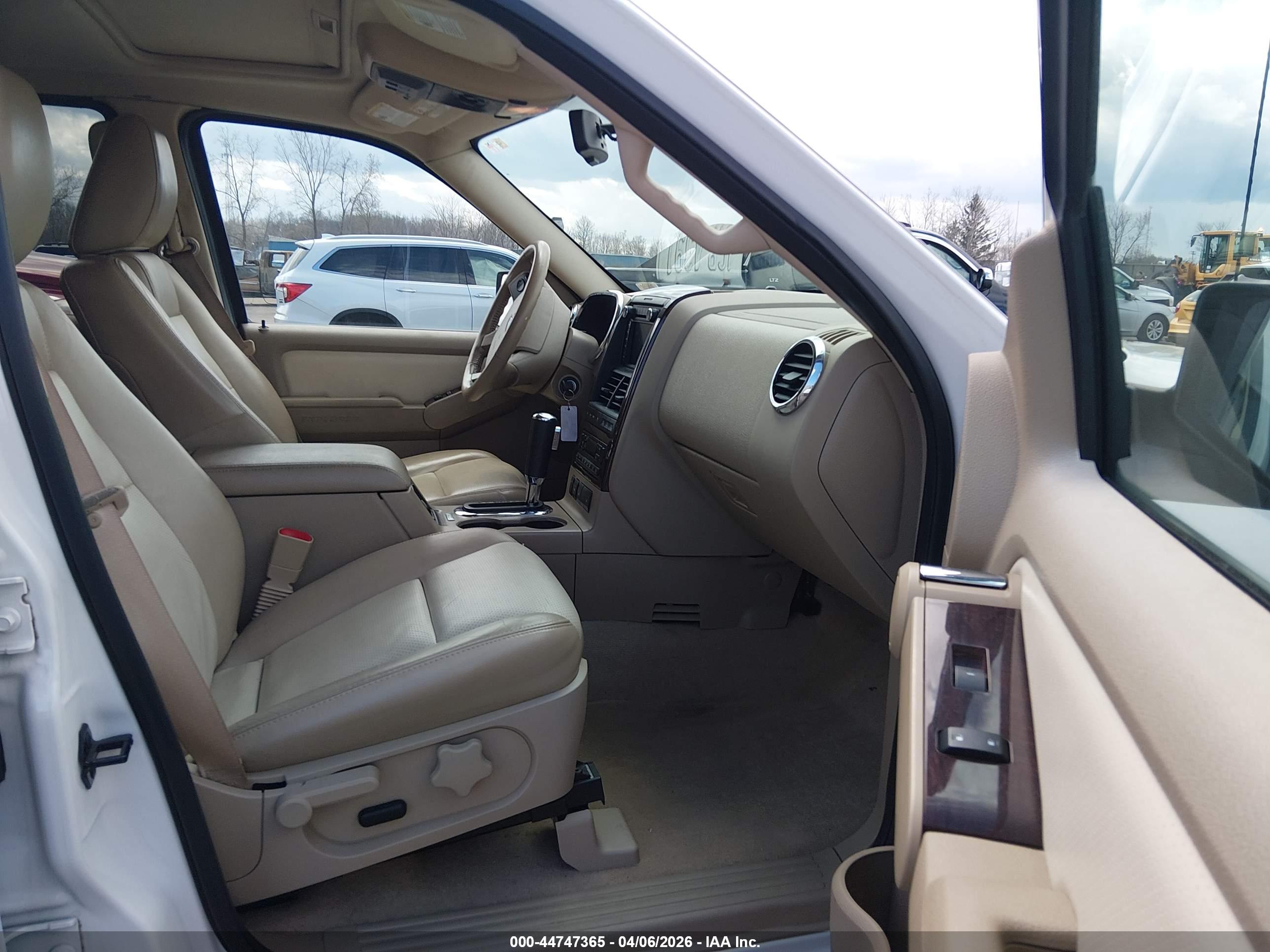 FORD EXPLORER image 5