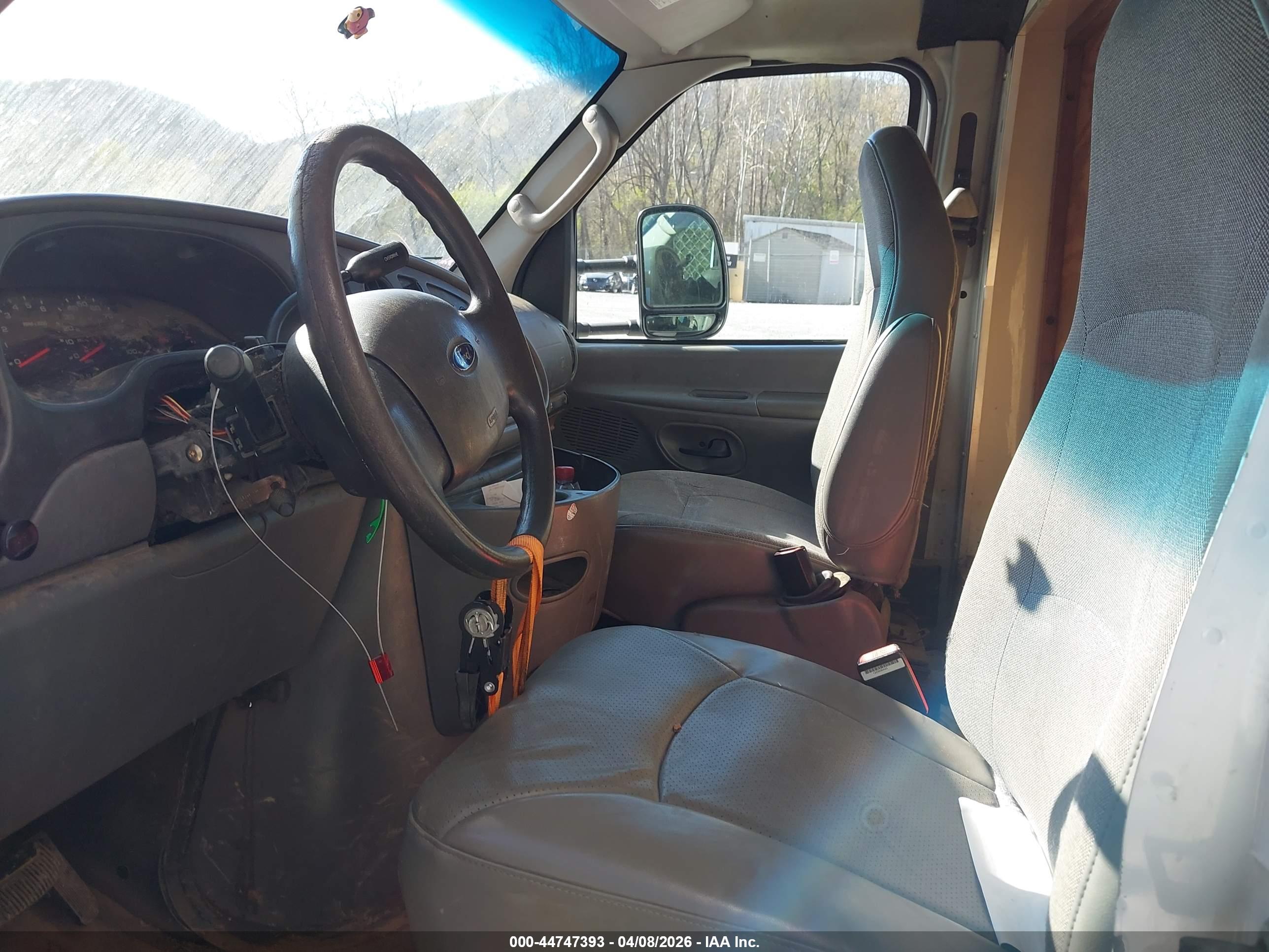 FORD E-350 image 7