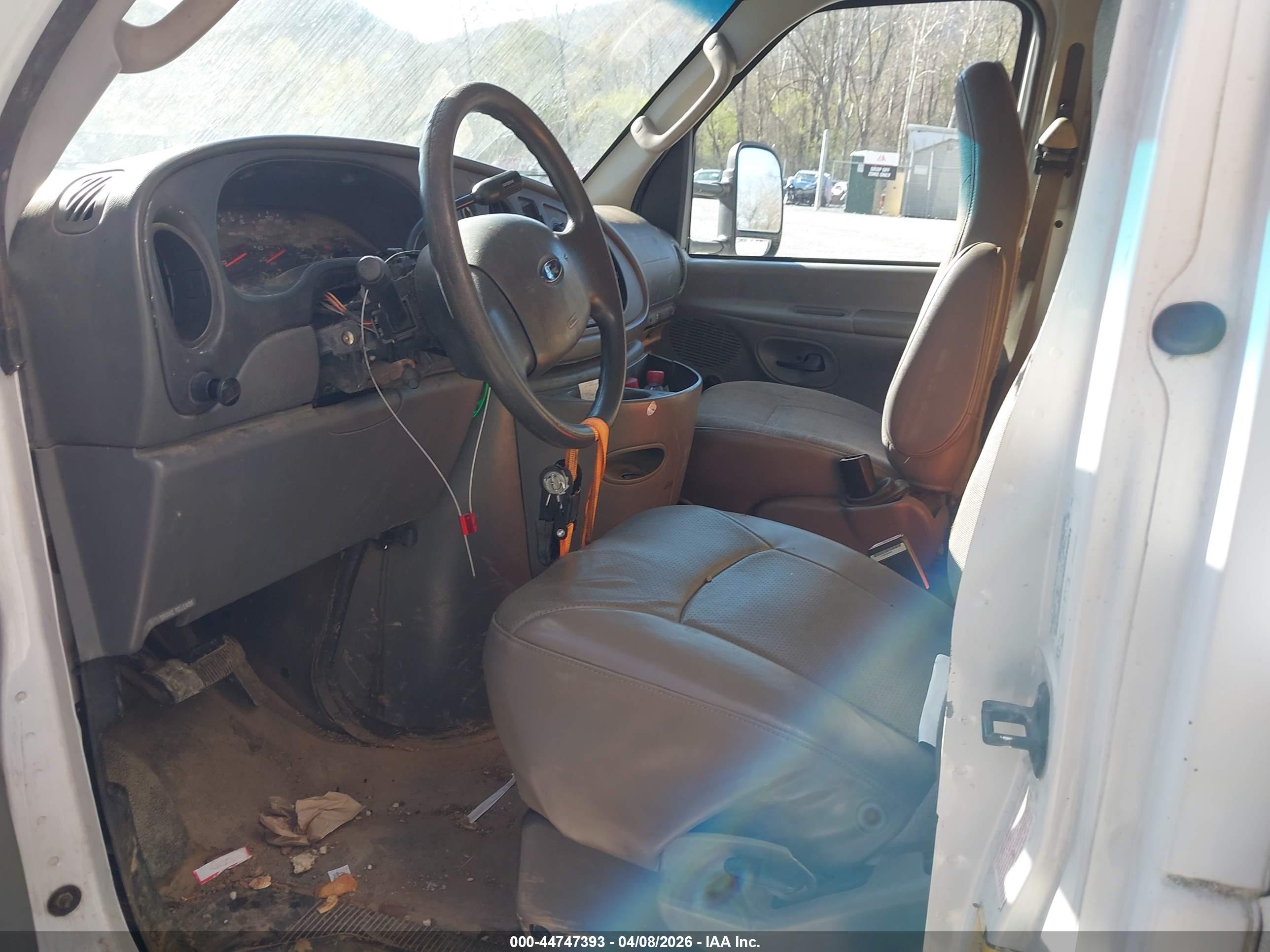 FORD E-350 image 8