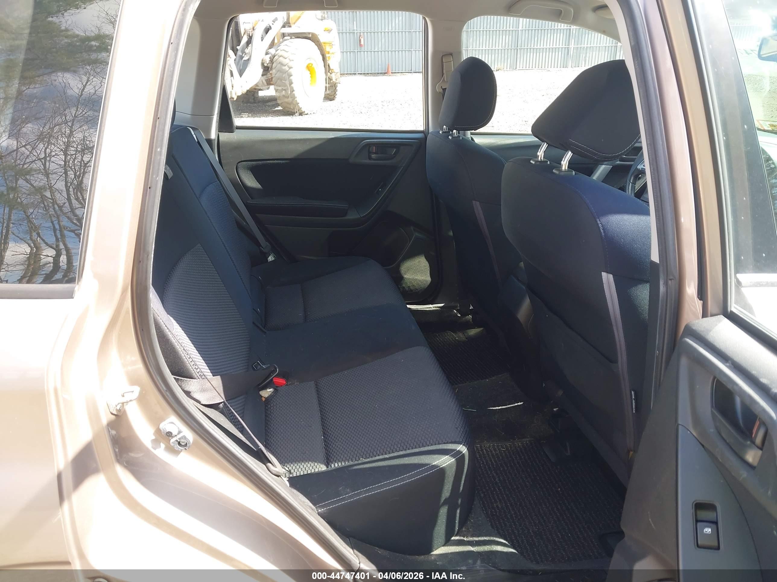 SUBARU FORESTER image 8