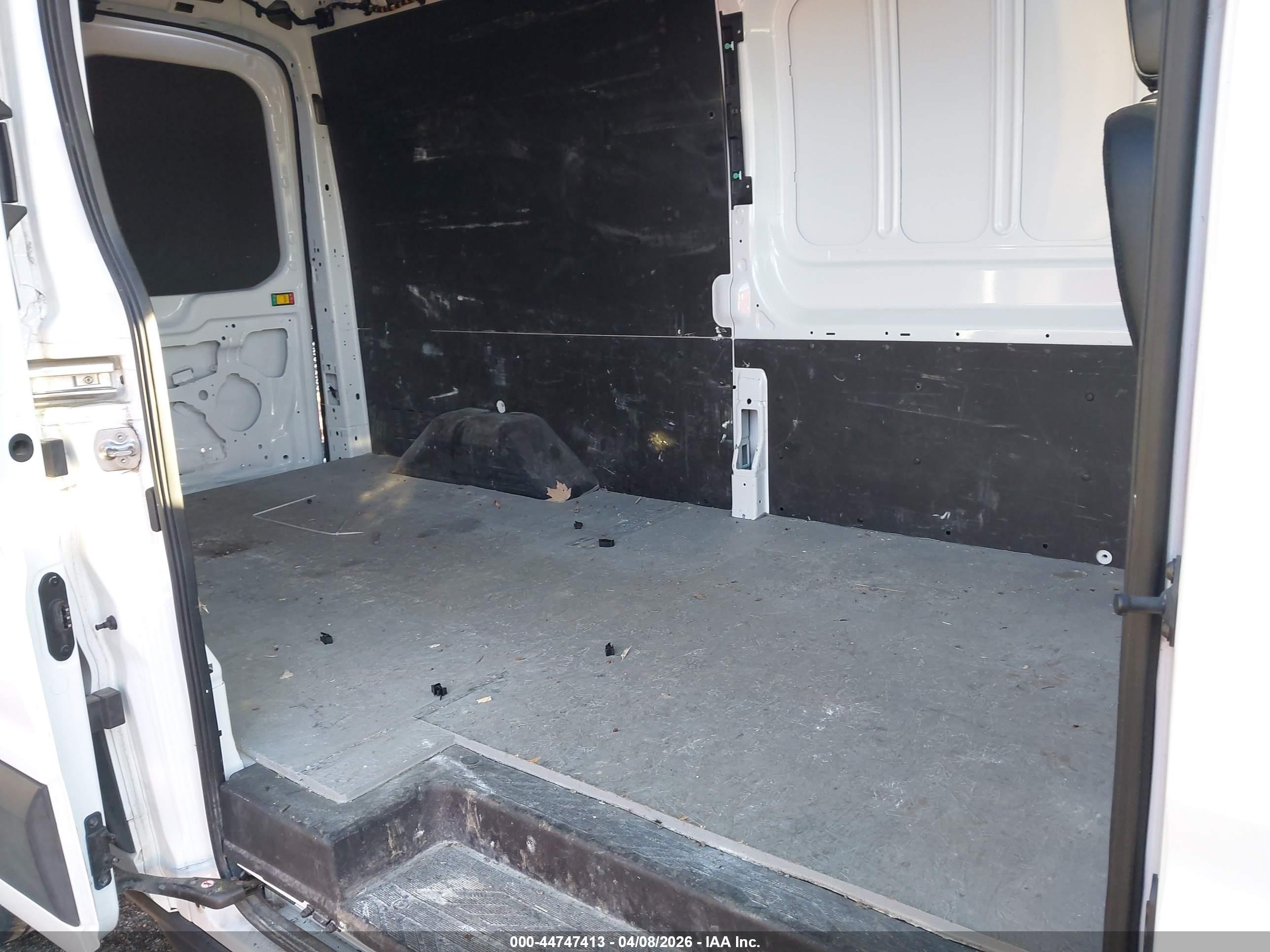 FORD TRANSIT-250 image 8