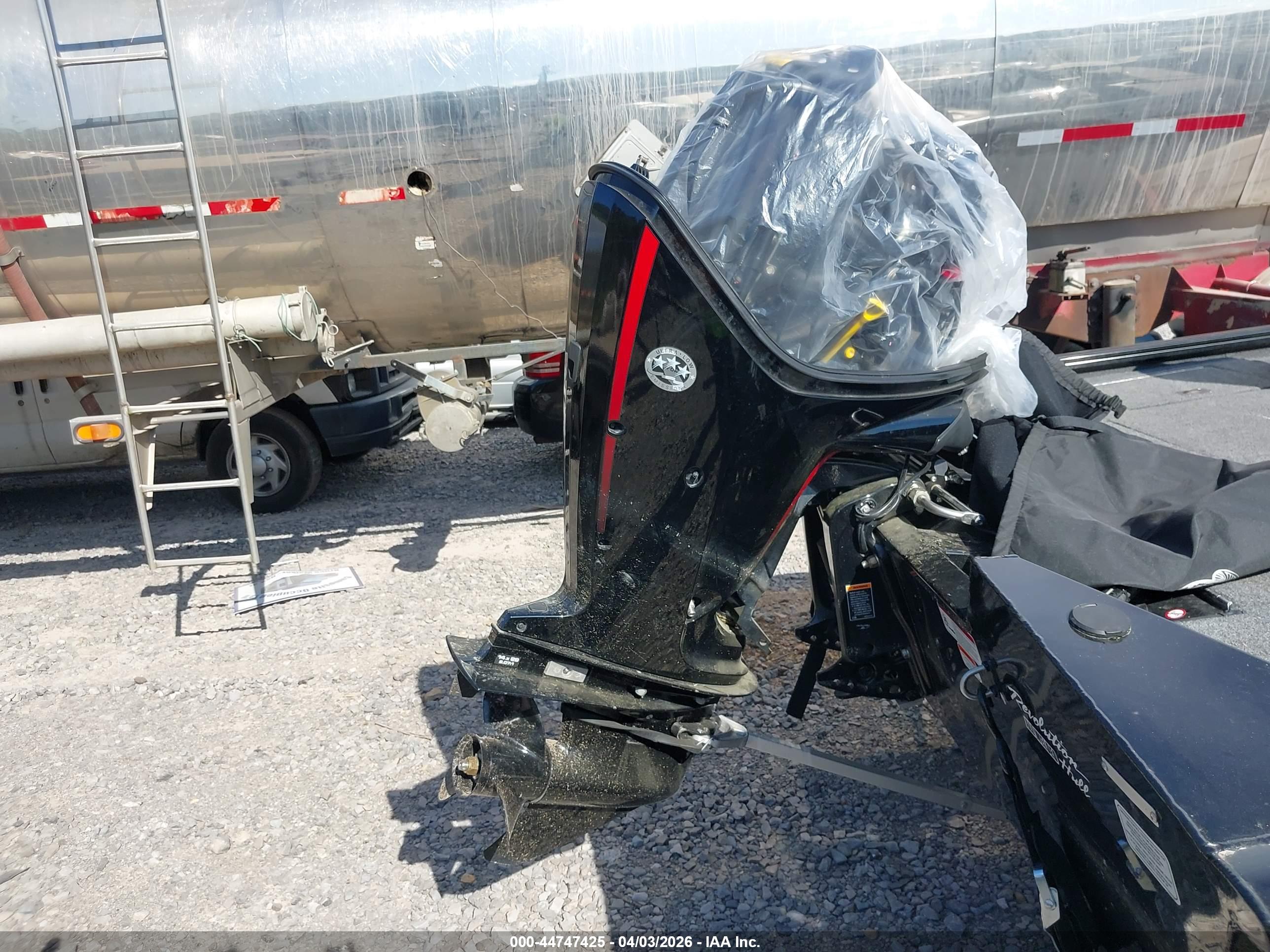 TRACKER 18' image 10