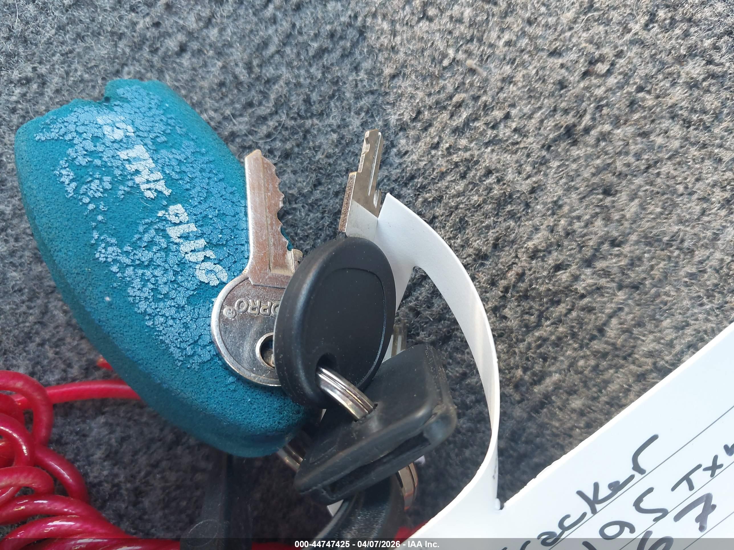 TRACKER 18' image 11