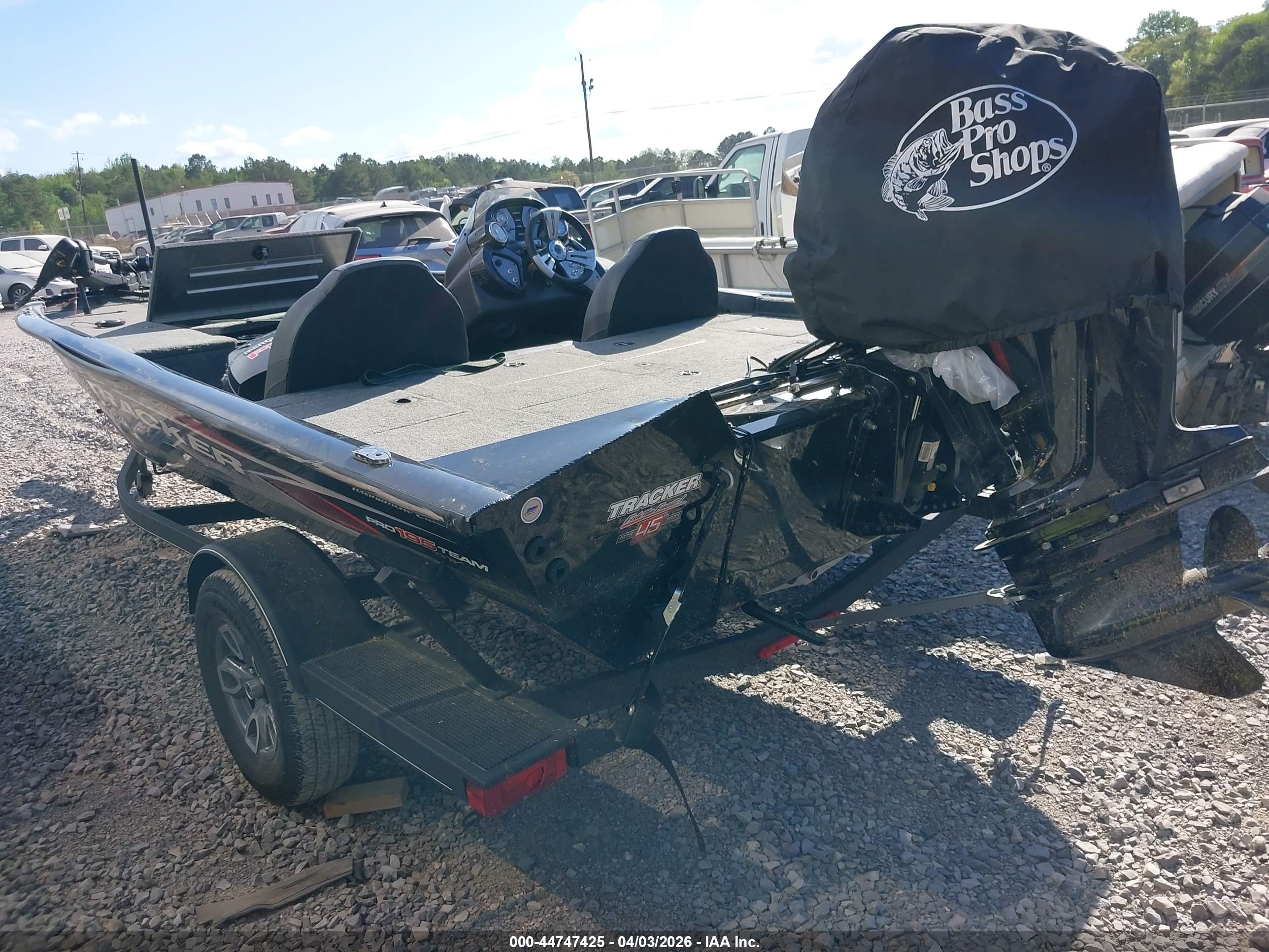 TRACKER 18' image 3