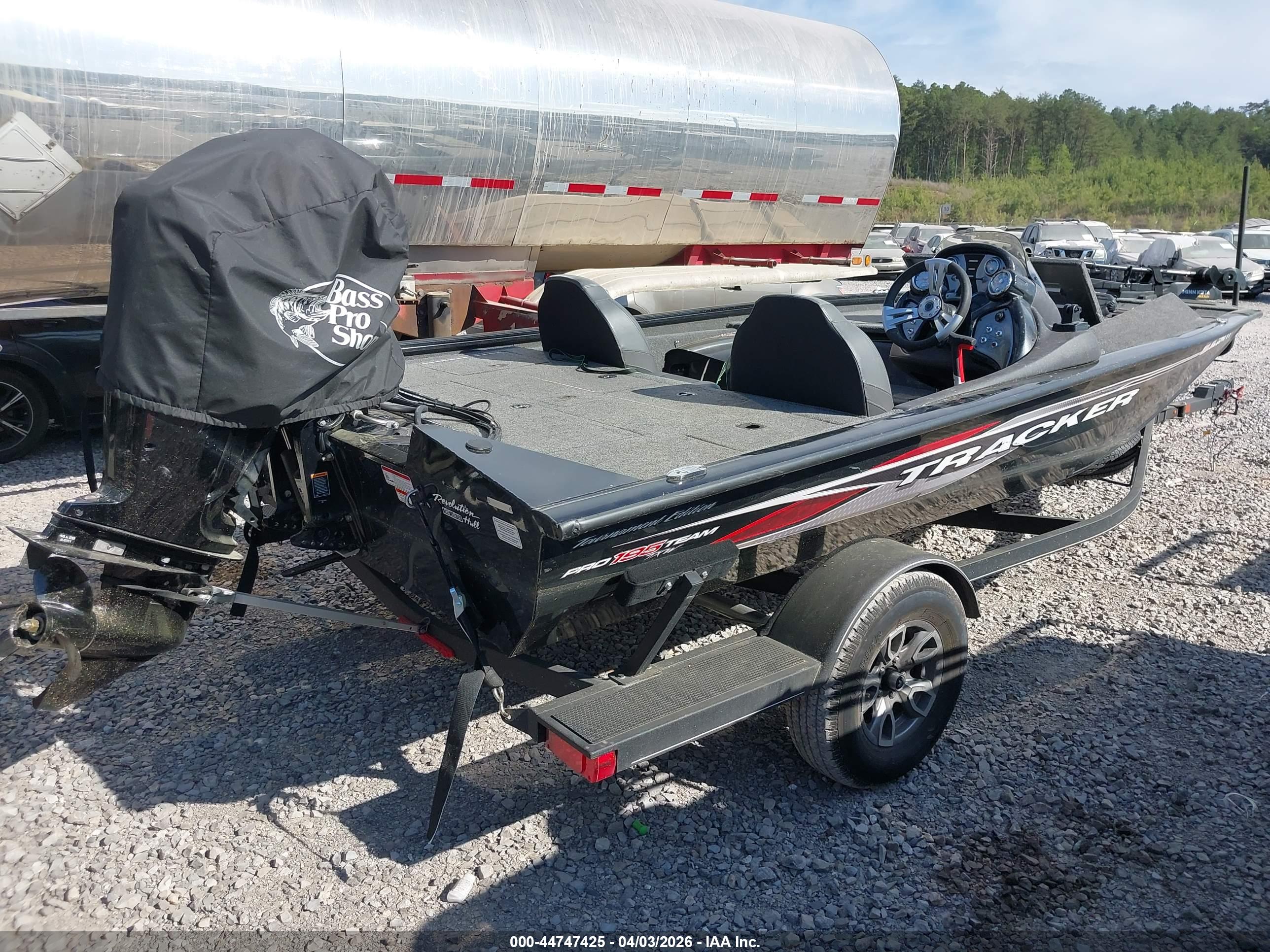 TRACKER 18' image 4