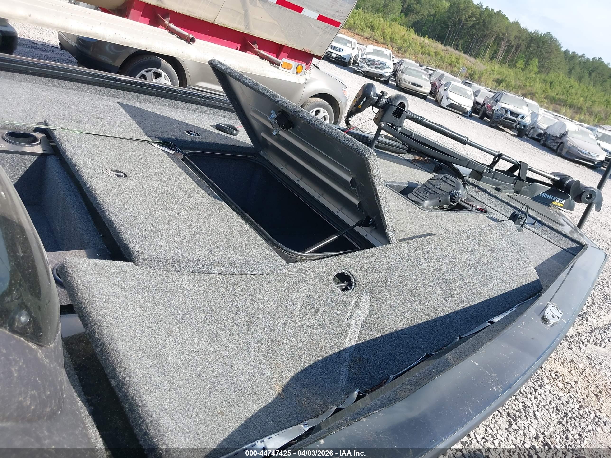 TRACKER 18' image 6
