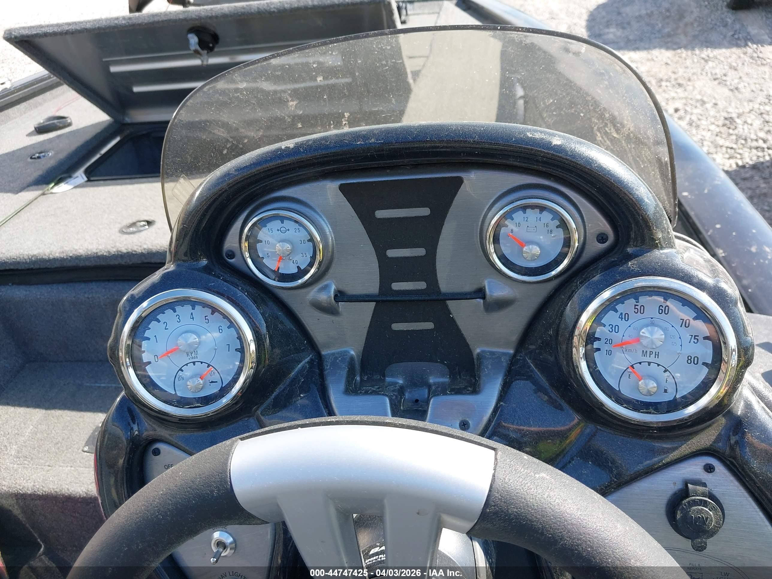 TRACKER 18' image 7
