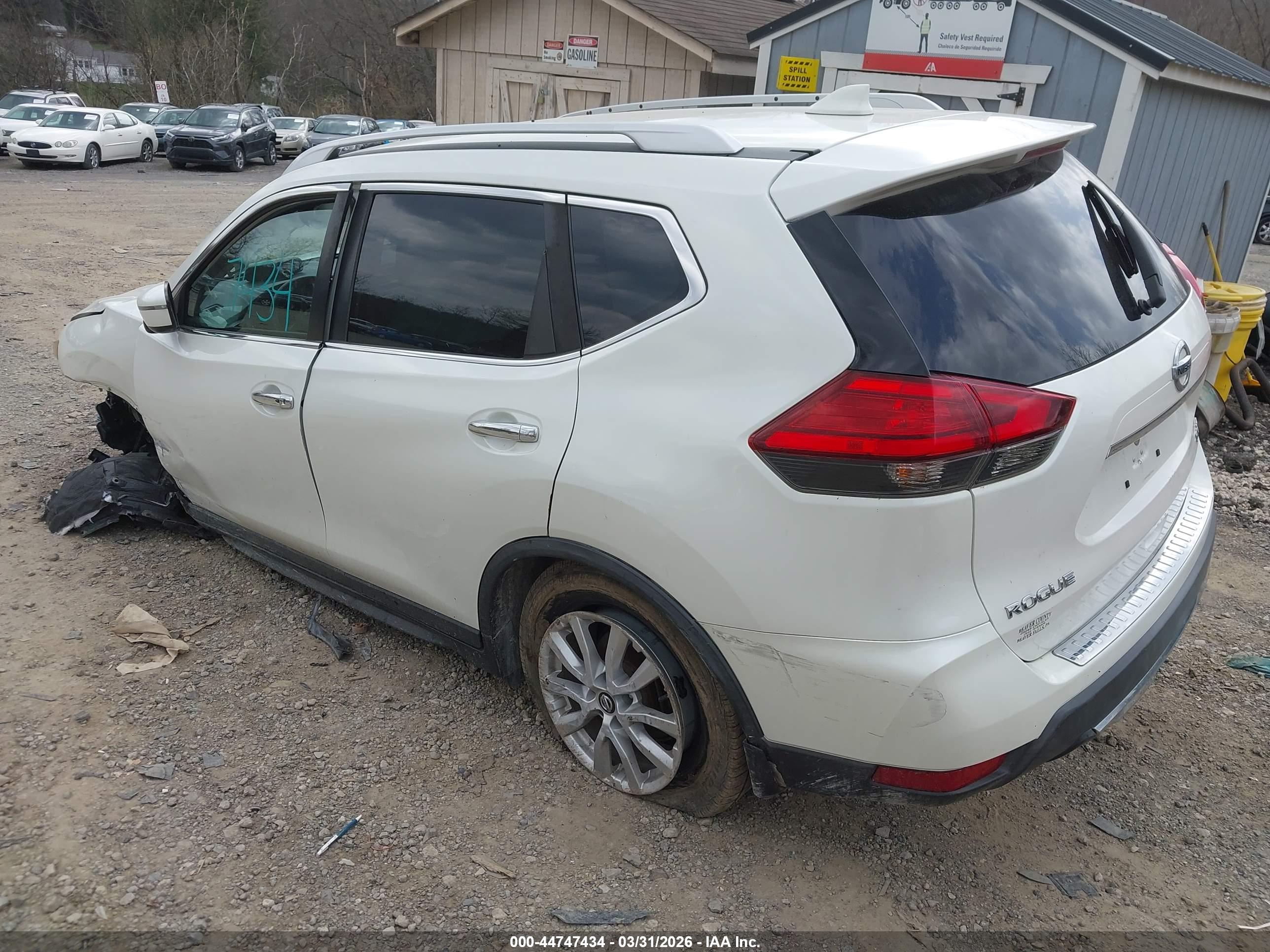 NISSAN ROGUE image 3