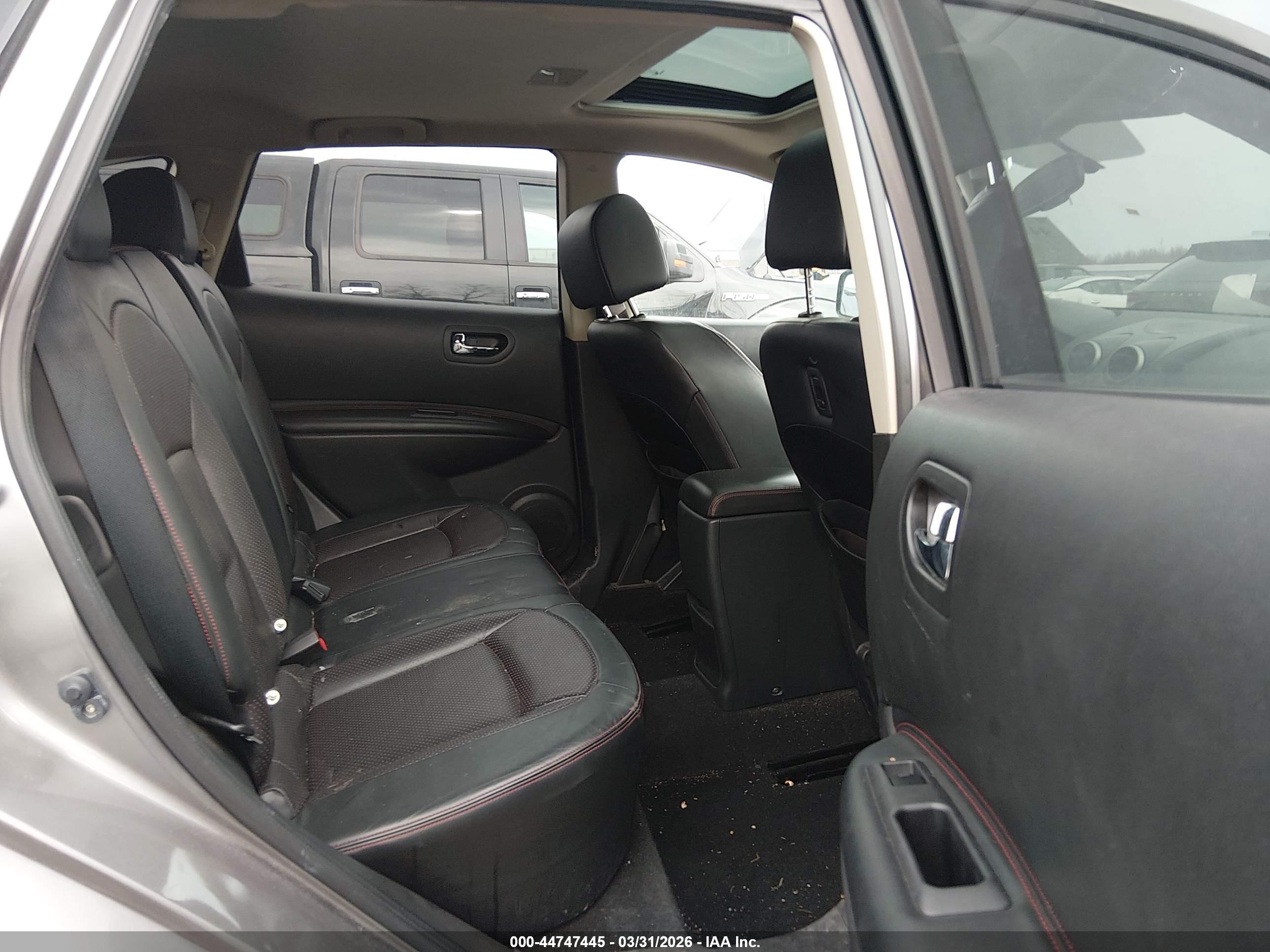 NISSAN ROGUE image 8
