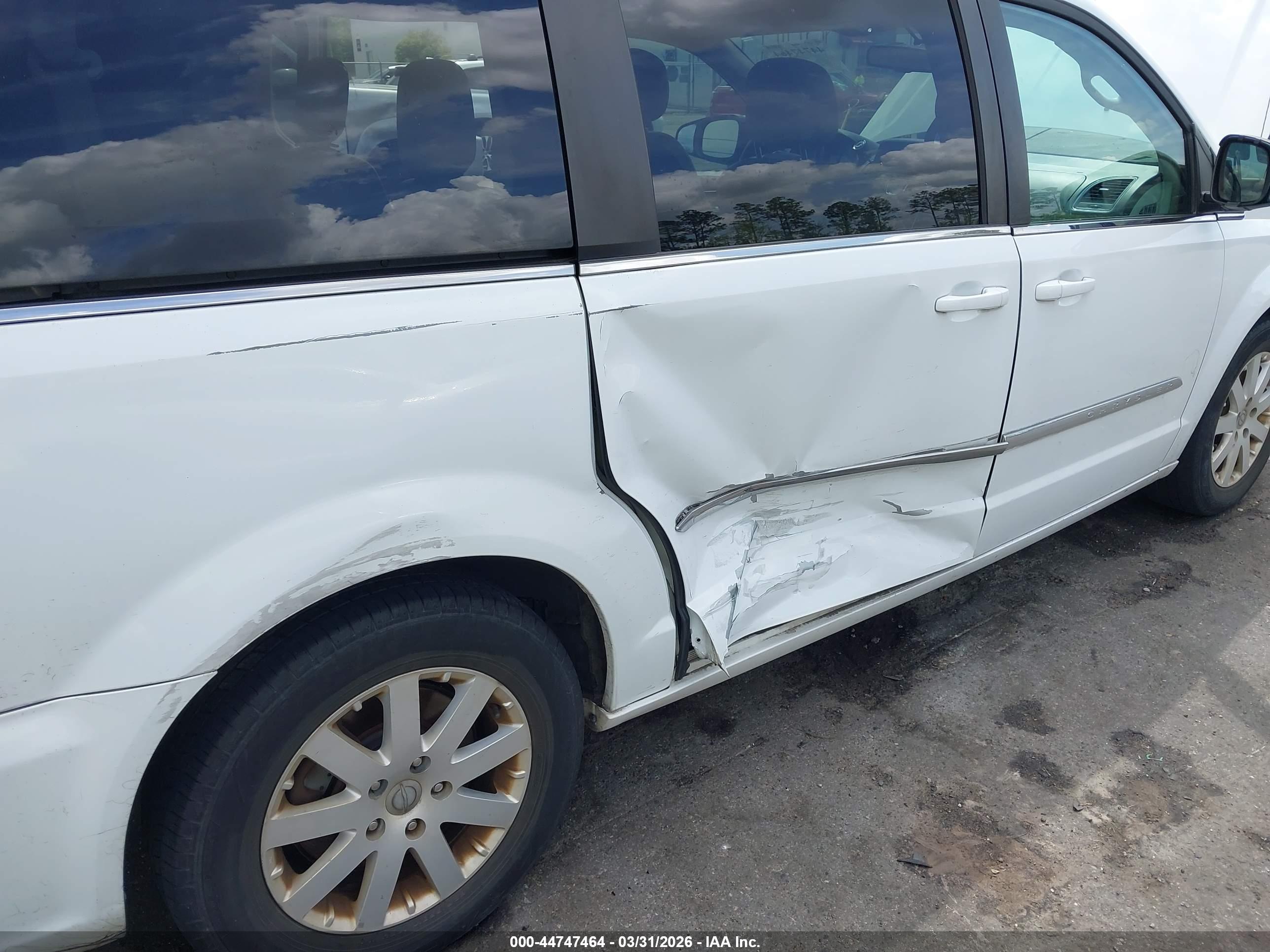 CHRYSLER TOWN image 6