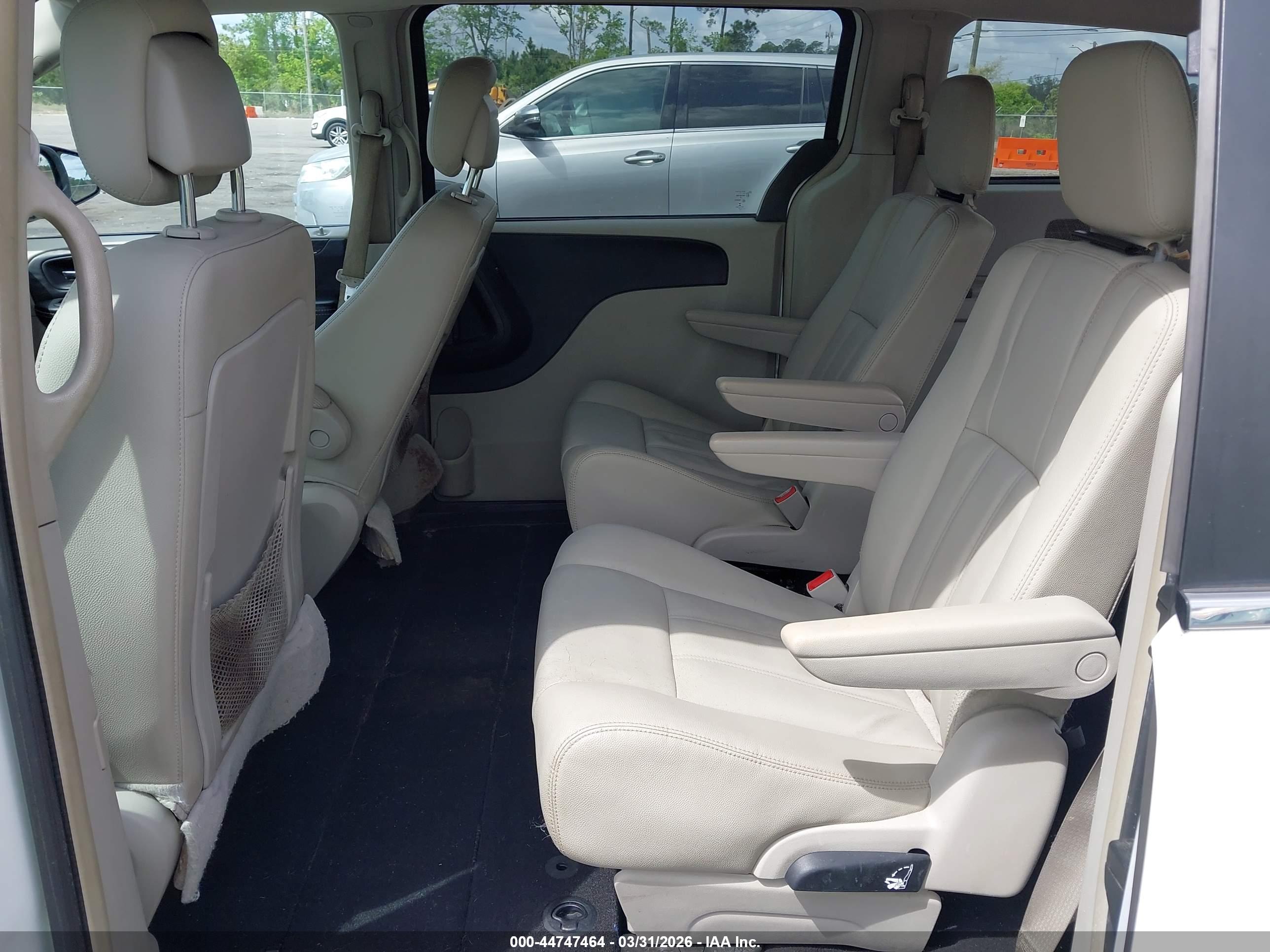 CHRYSLER TOWN image 8