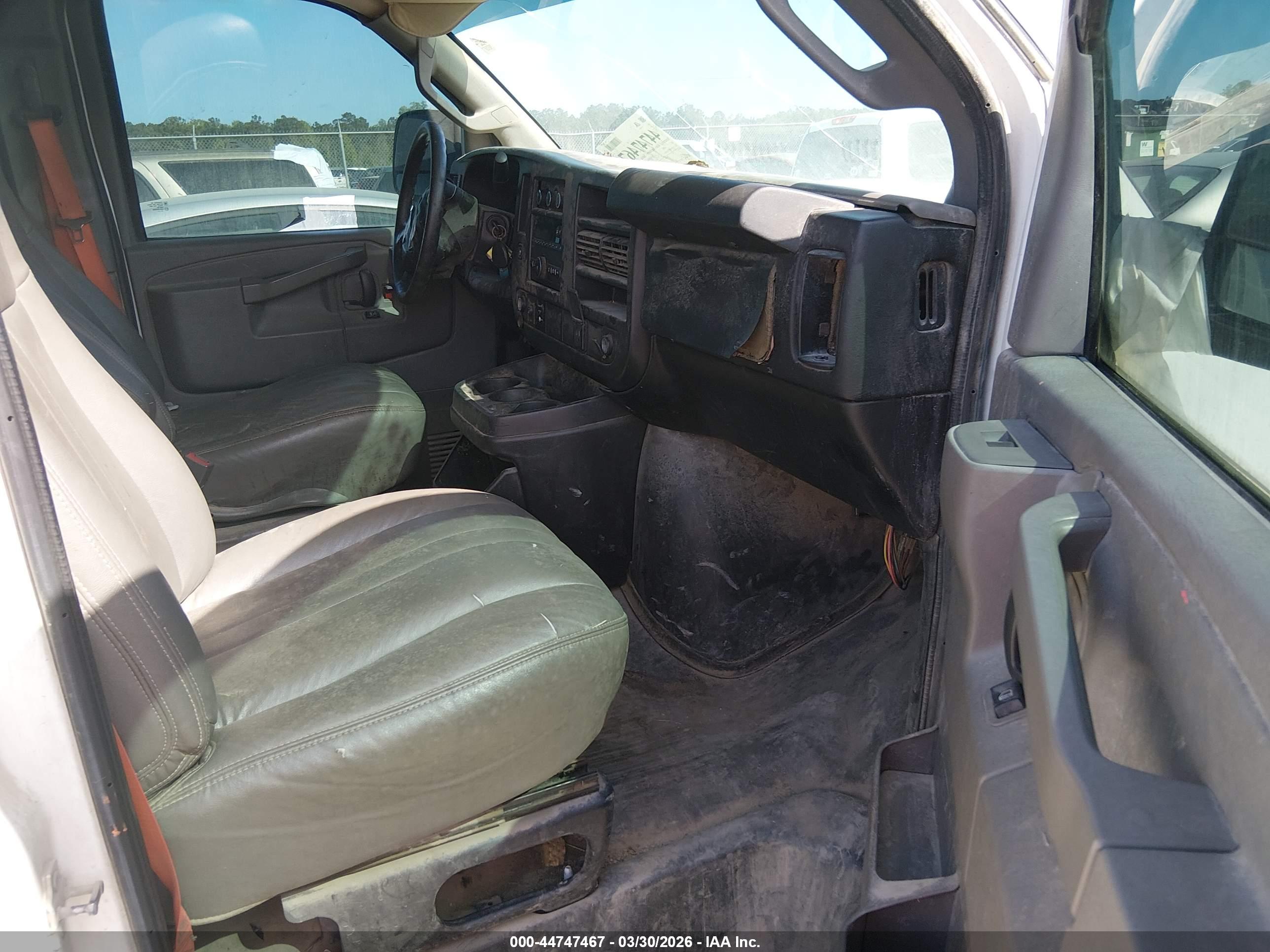 GMC SAVANA image 5