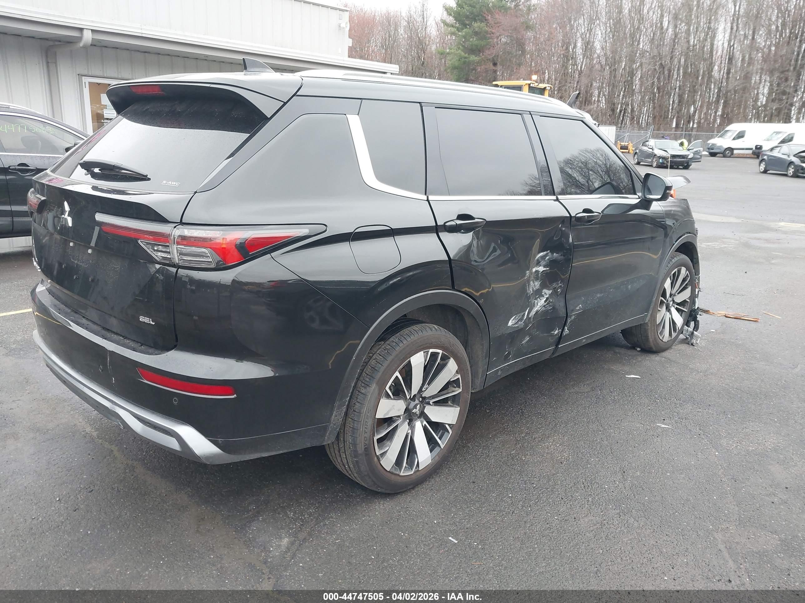 MITSUBISHI OUTLANDER image 4