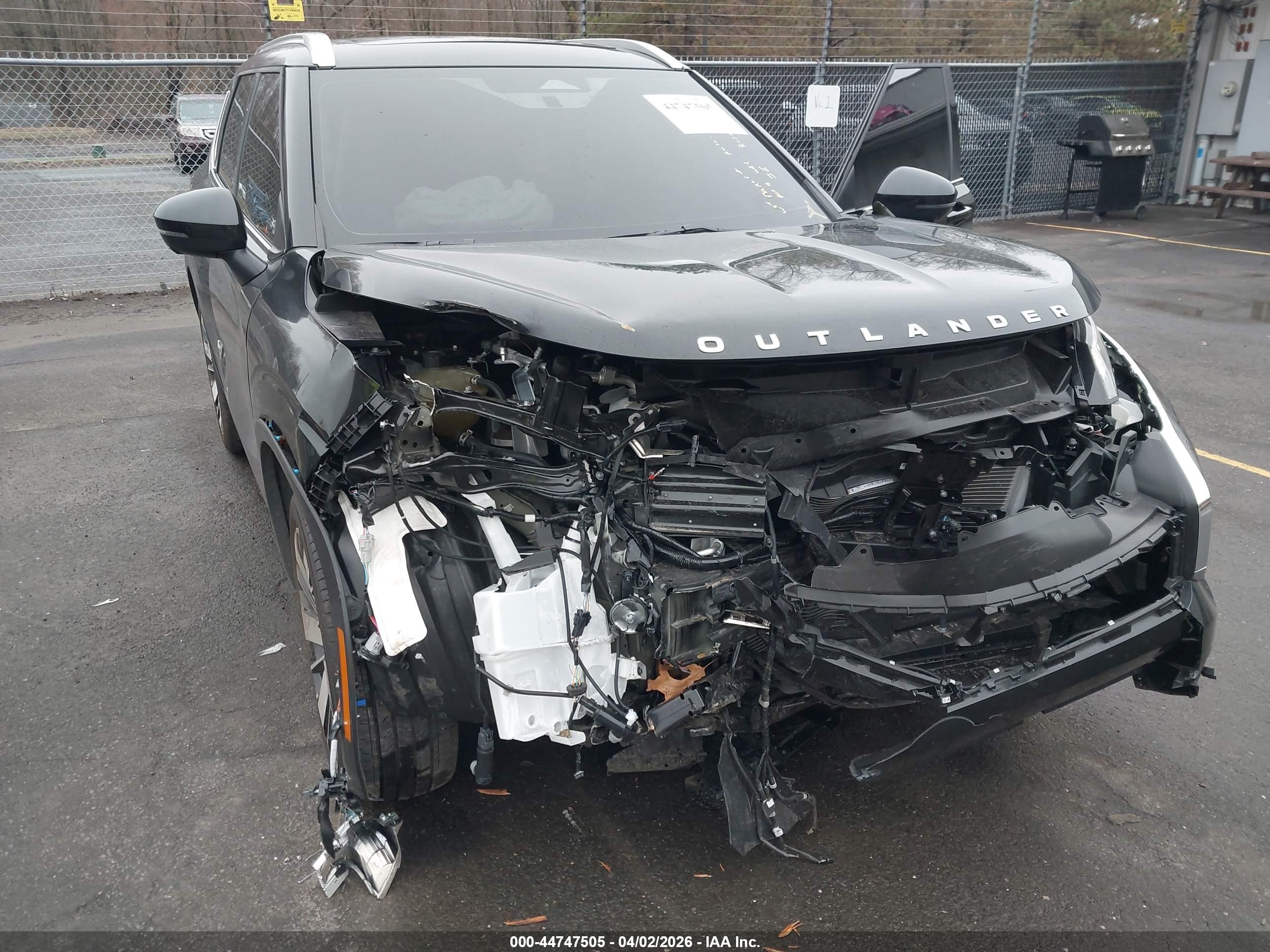 MITSUBISHI OUTLANDER image 6