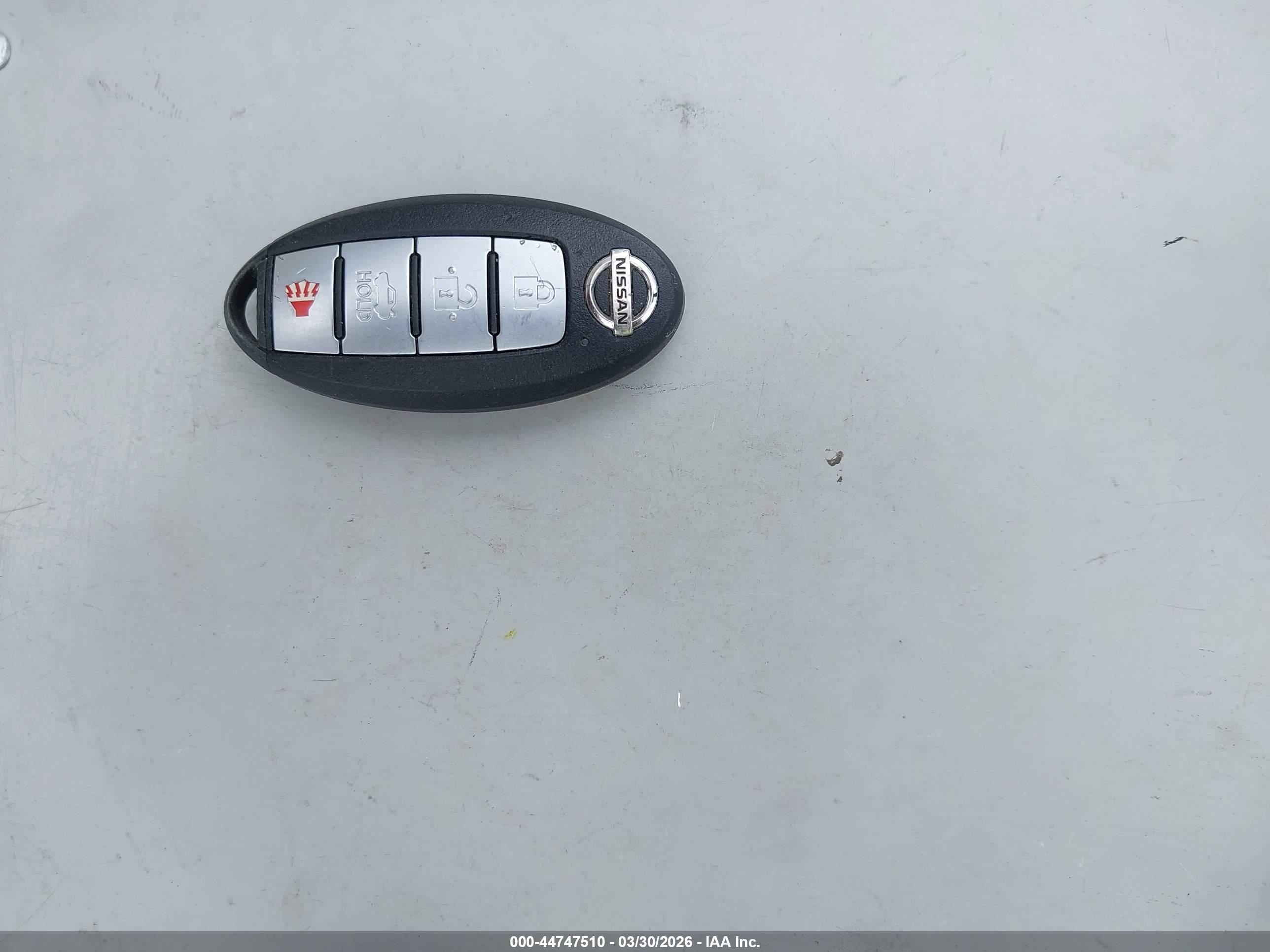 NISSAN VERSA image 11