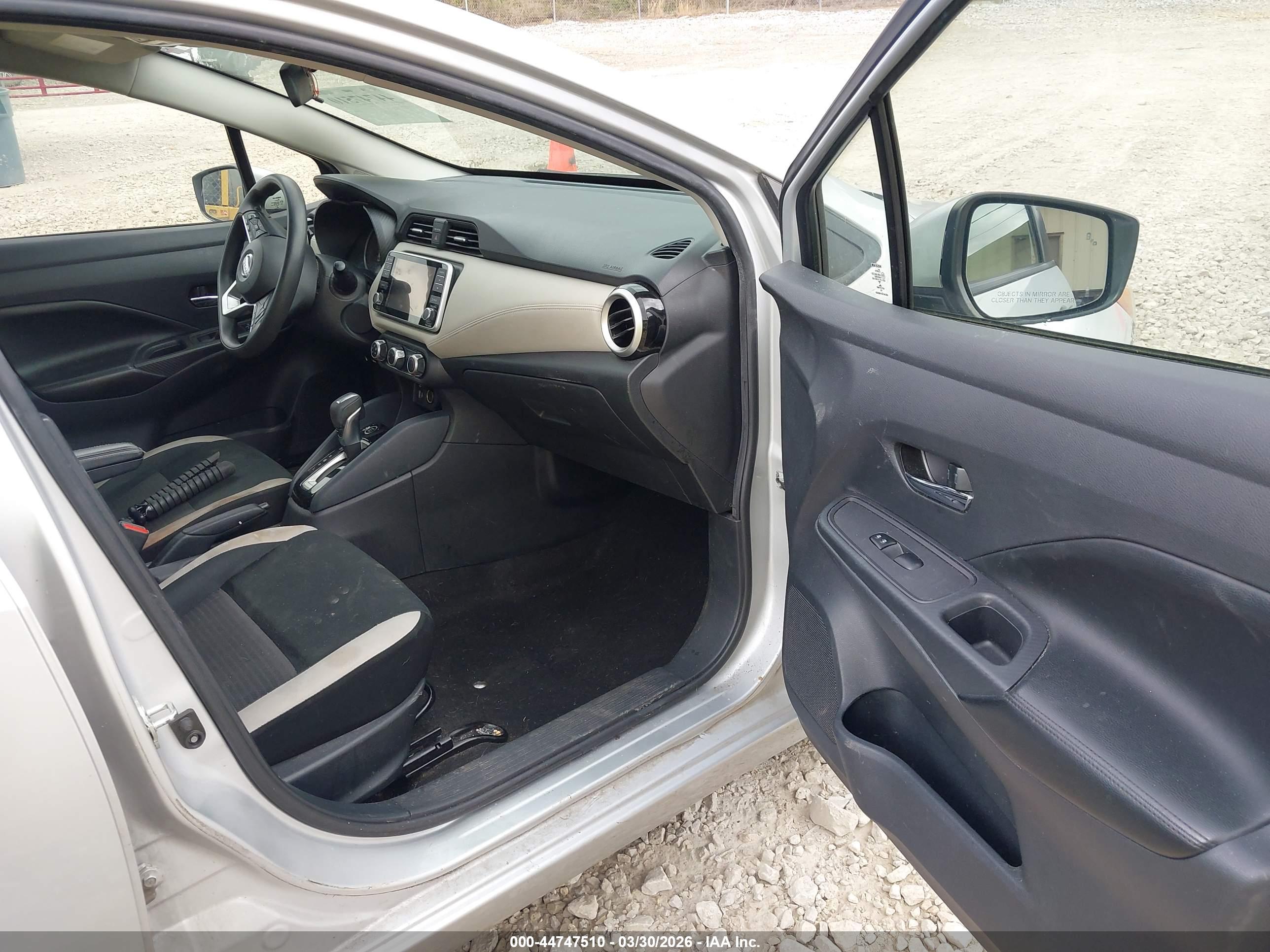 NISSAN VERSA image 5