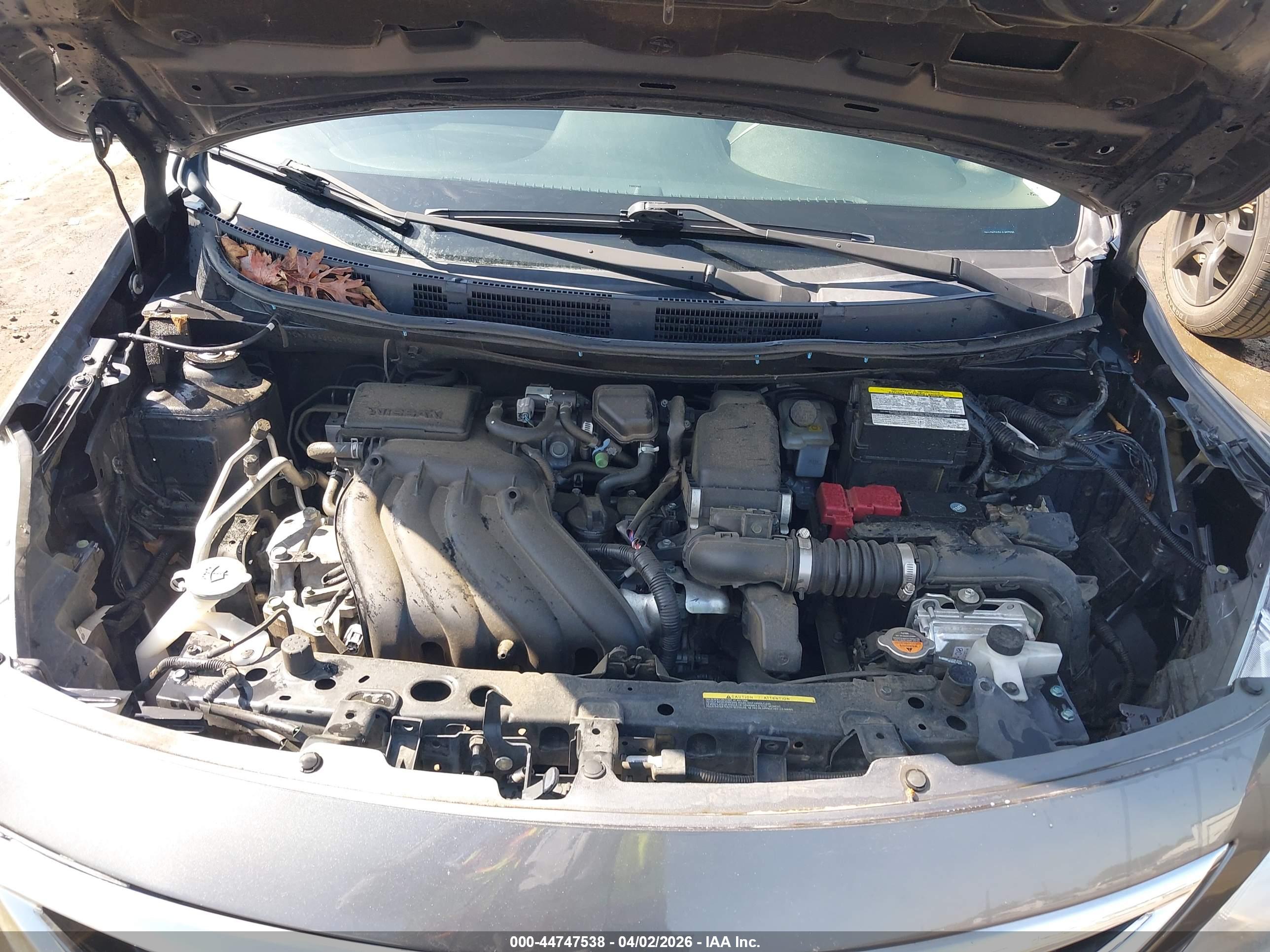 NISSAN VERSA image 10