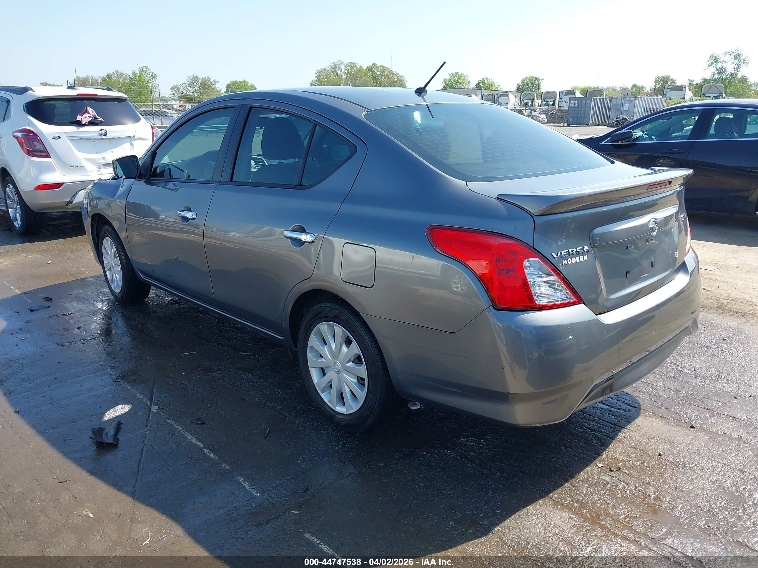 NISSAN VERSA image 3