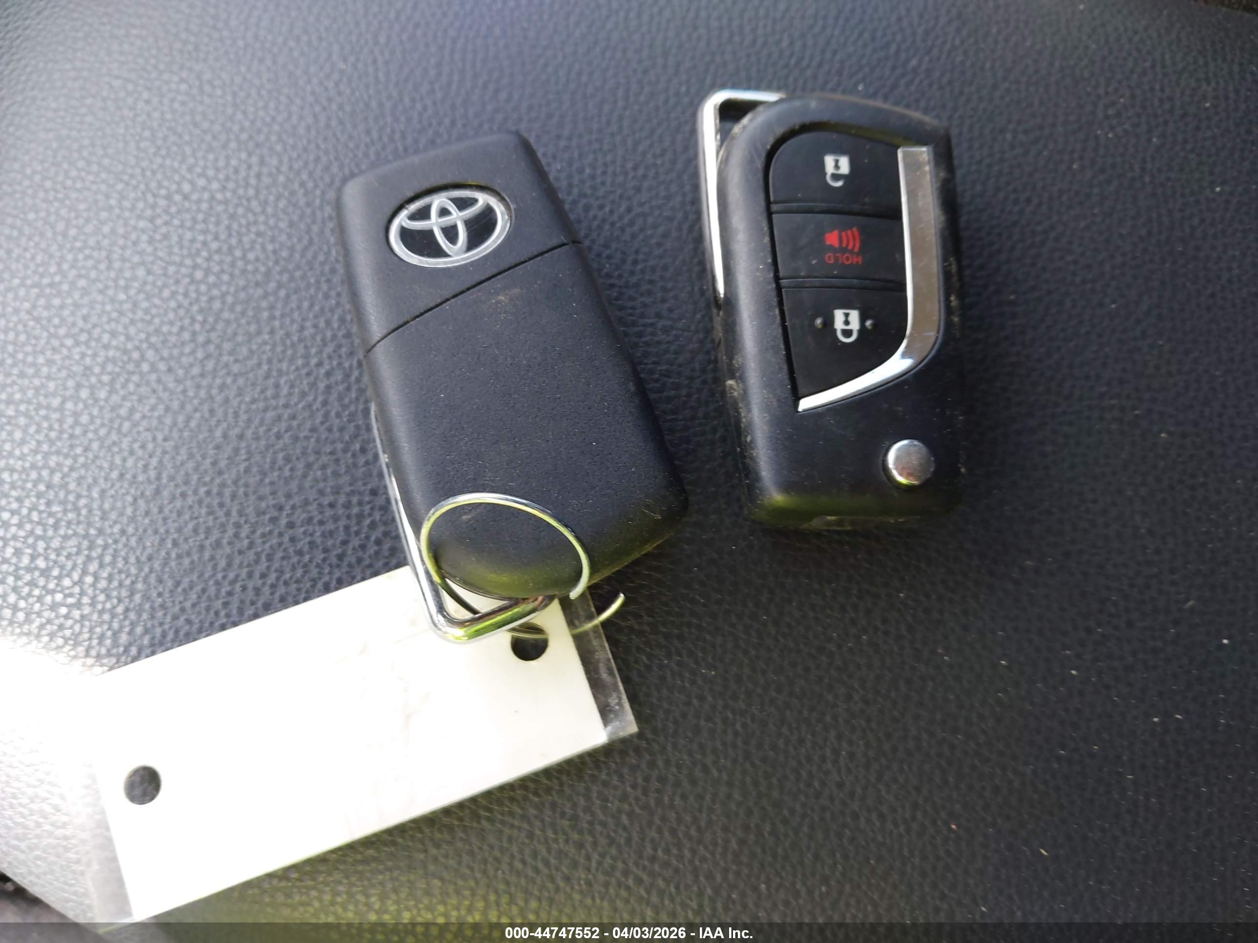 TOYOTA RAV4 image 11
