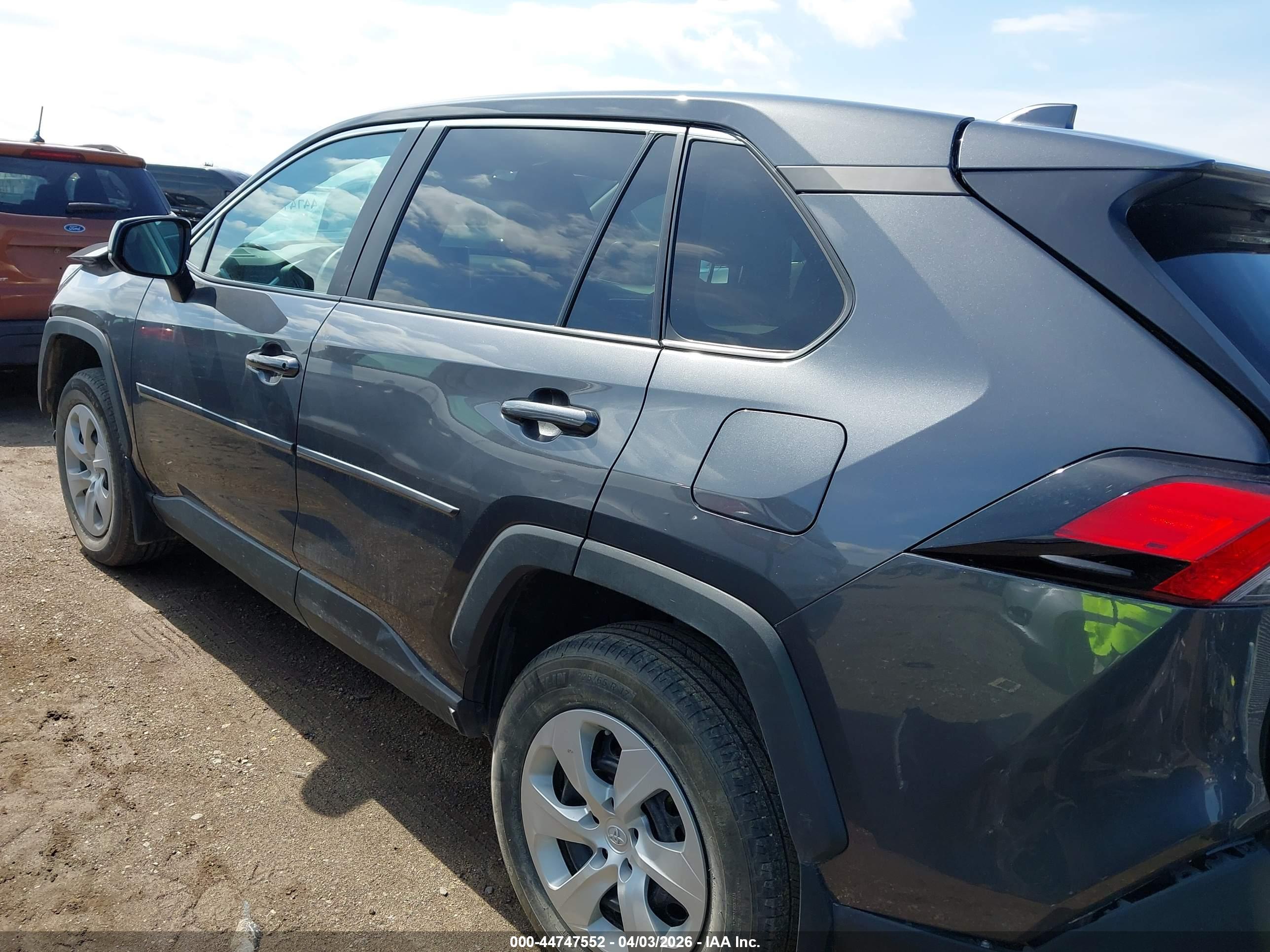 TOYOTA RAV4 image 3