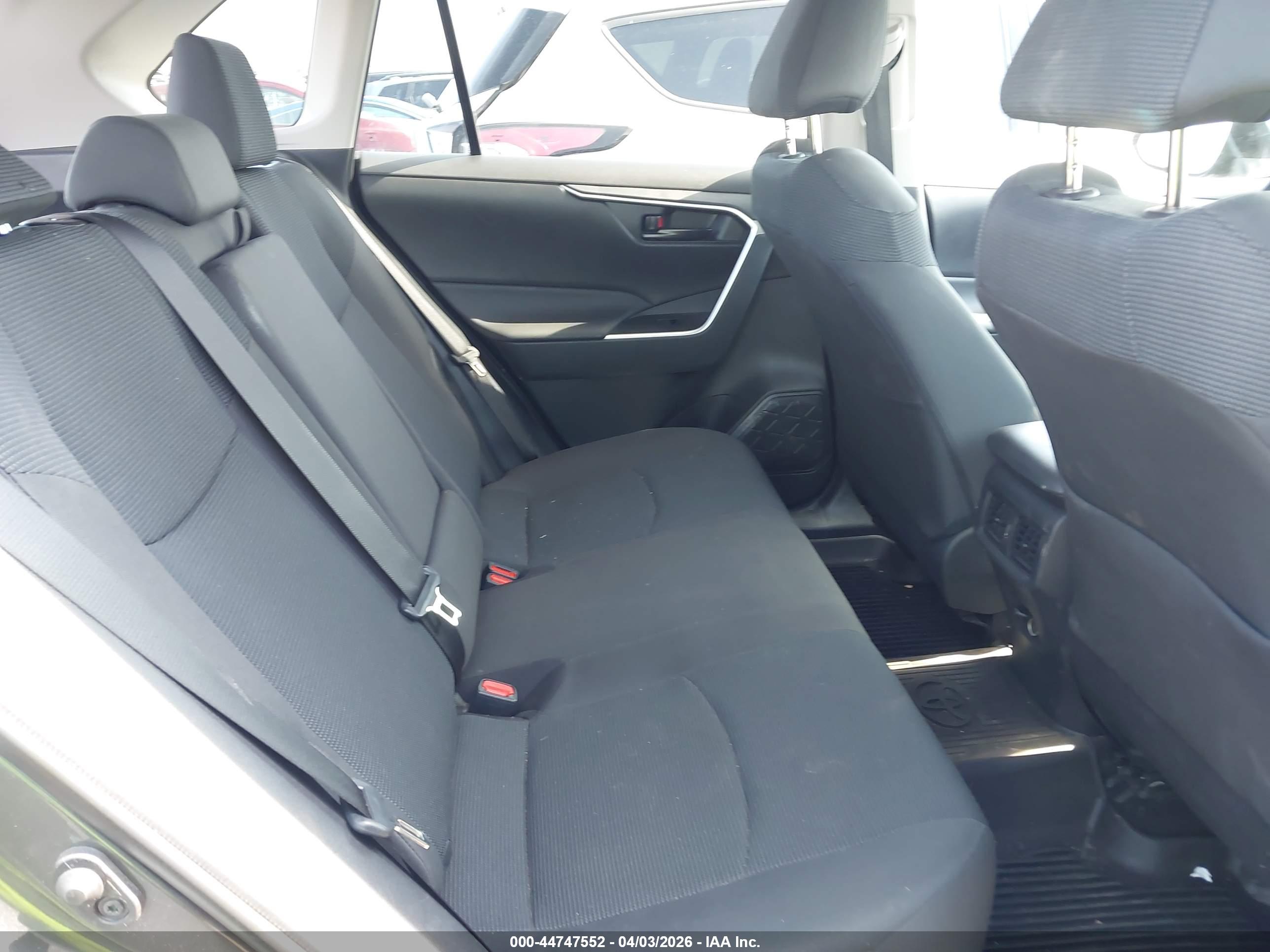 TOYOTA RAV4 image 8