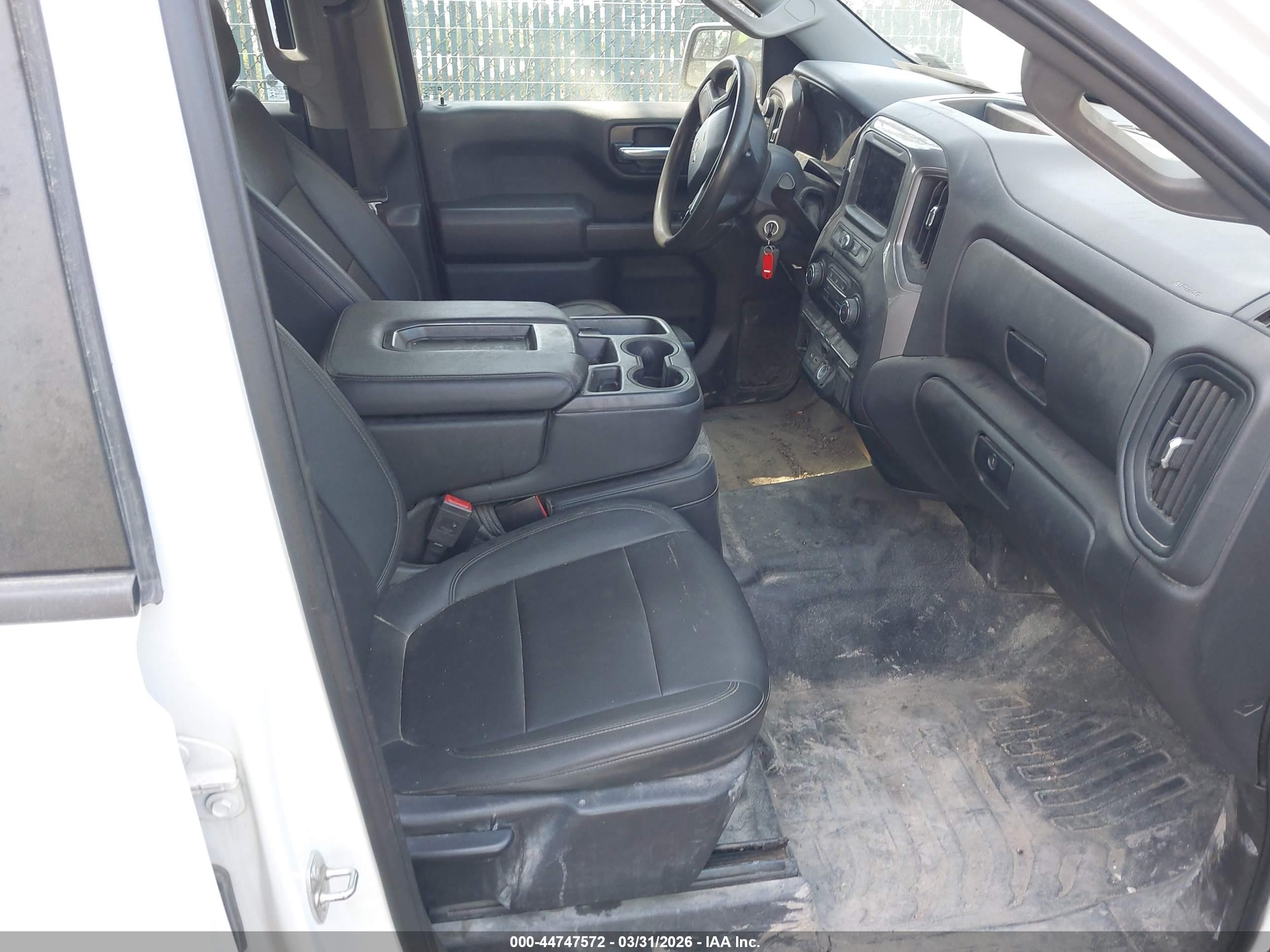 CHEVROLET SILVERADO image 5