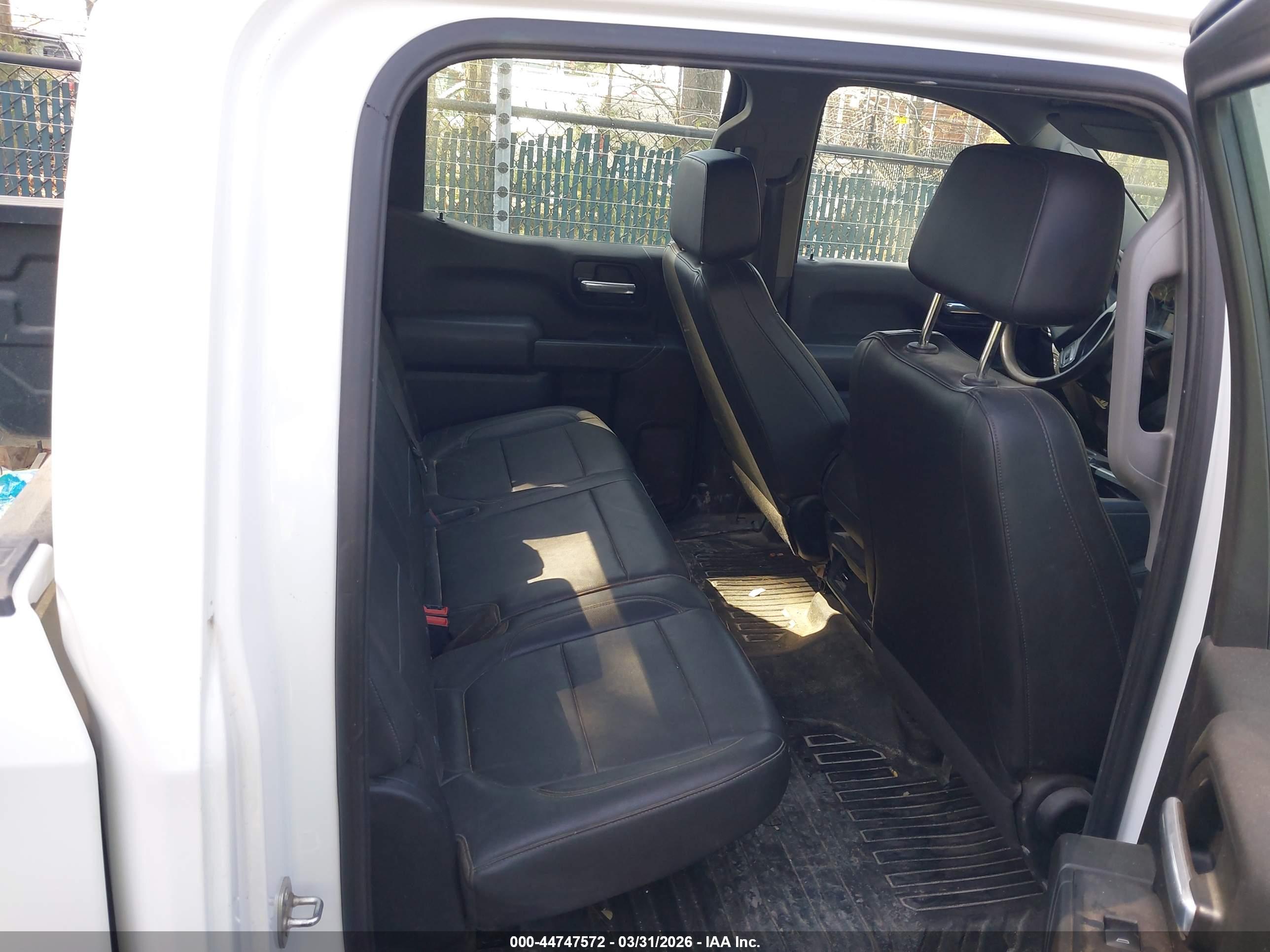 CHEVROLET SILVERADO image 8