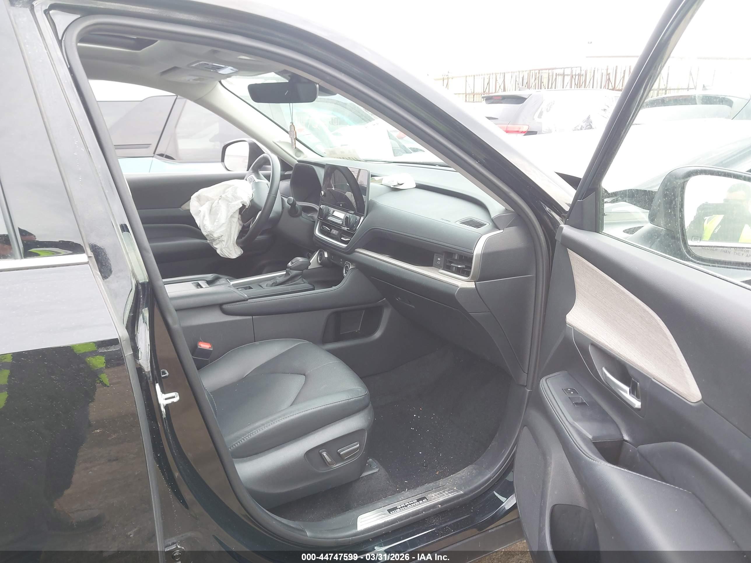 TOYOTA GRAND image 5