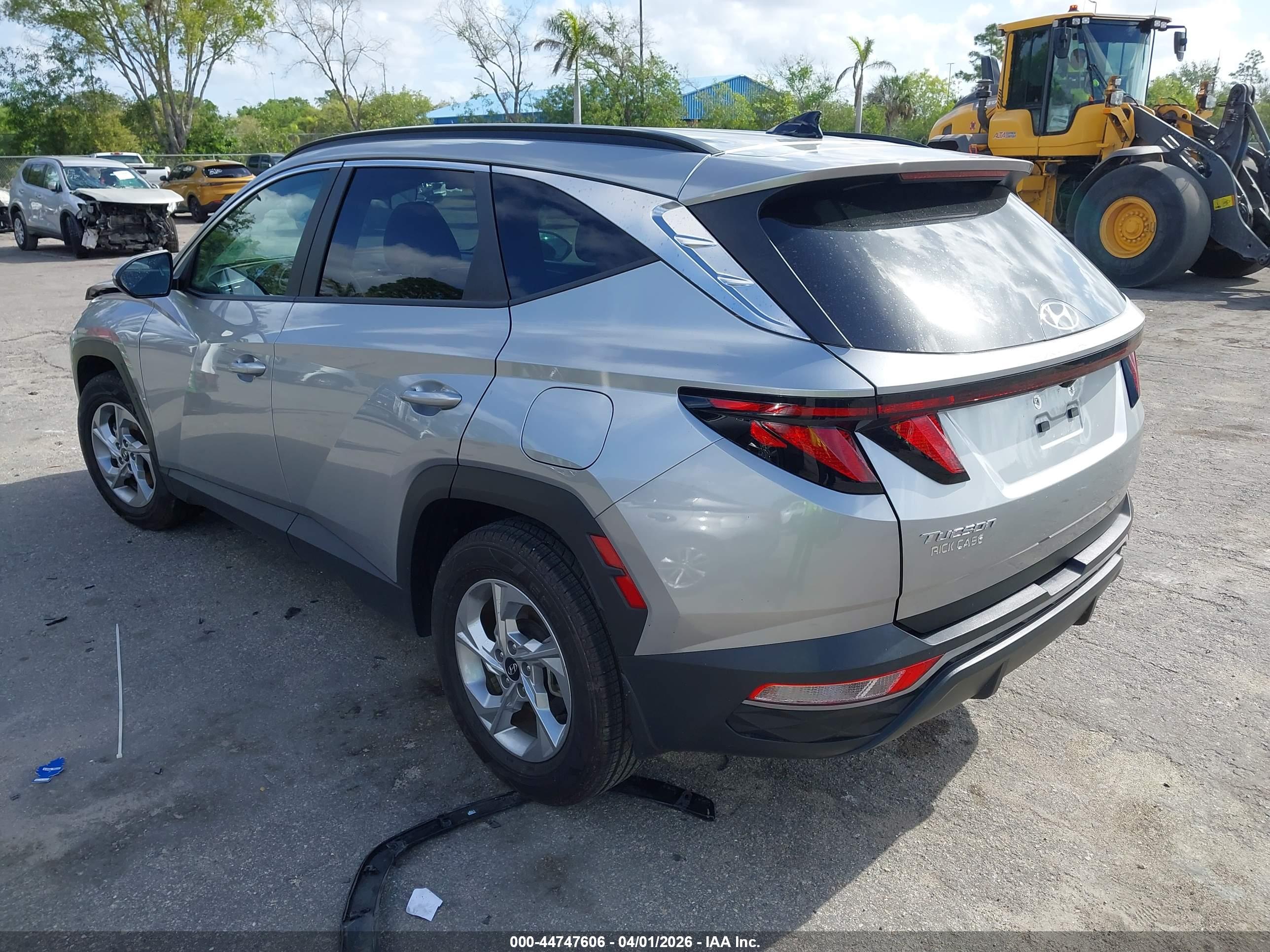 HYUNDAI TUCSON image 3