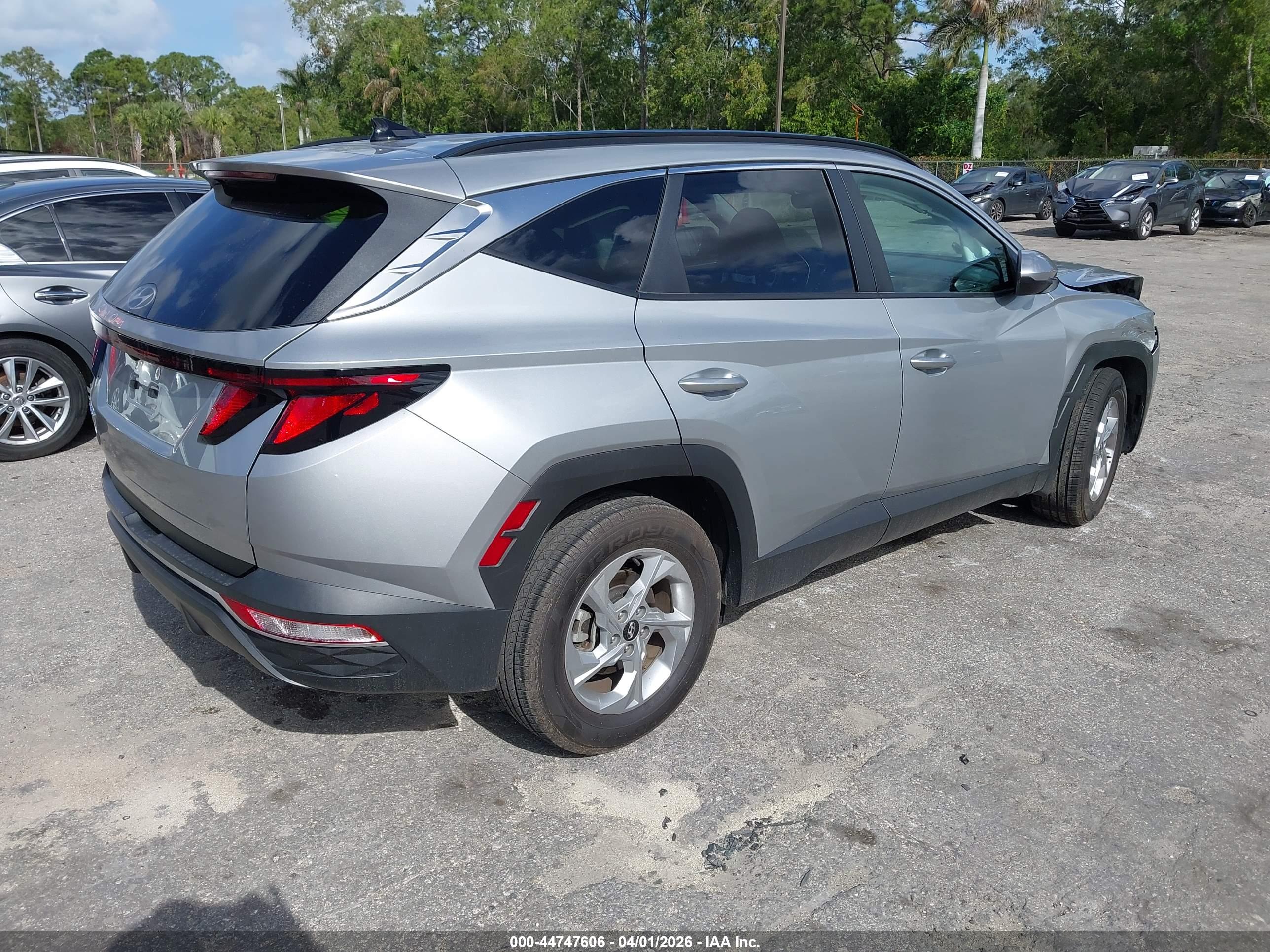 HYUNDAI TUCSON image 4