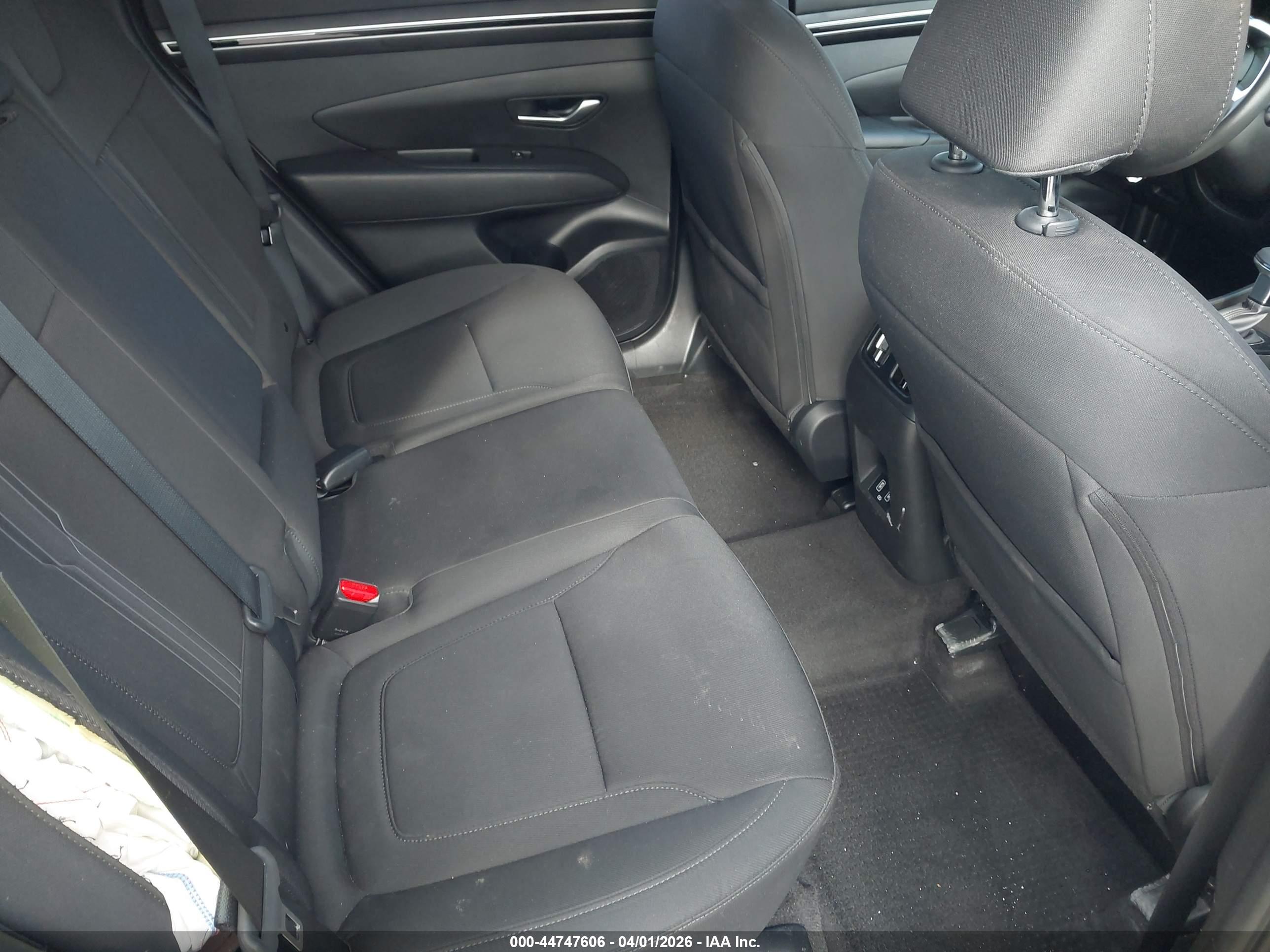HYUNDAI TUCSON image 8