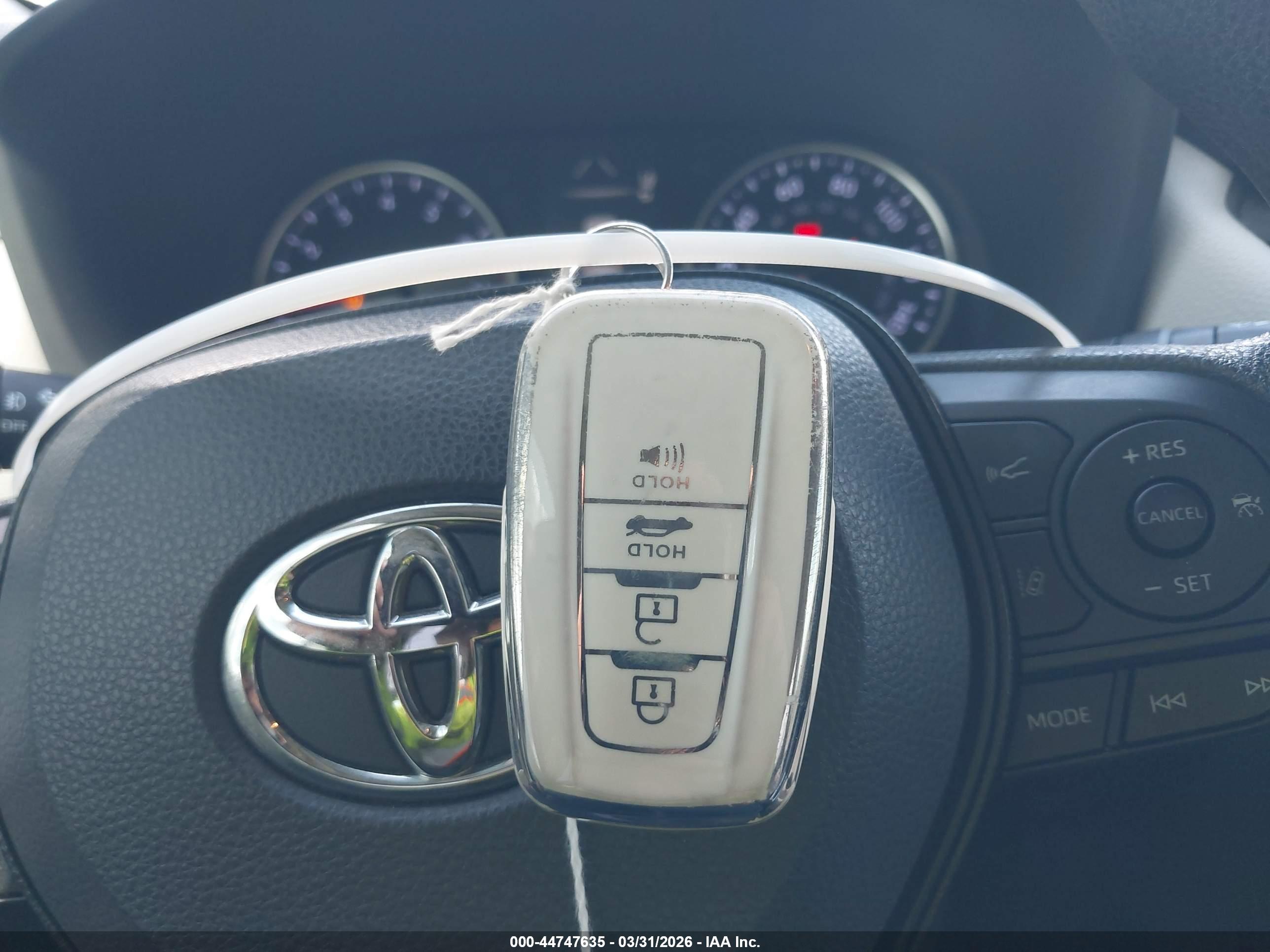 TOYOTA RAV4 image 11