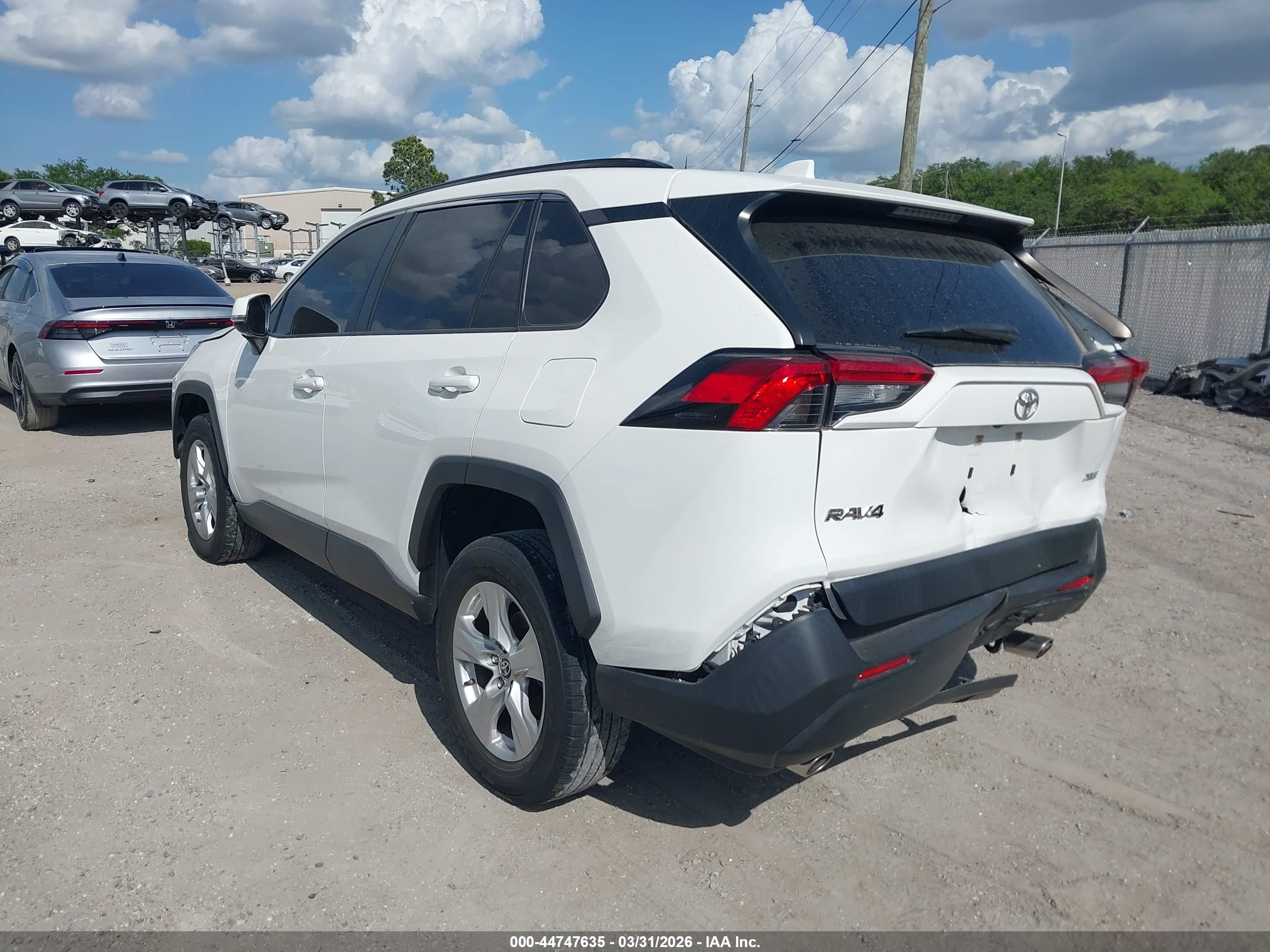 TOYOTA RAV4 image 3