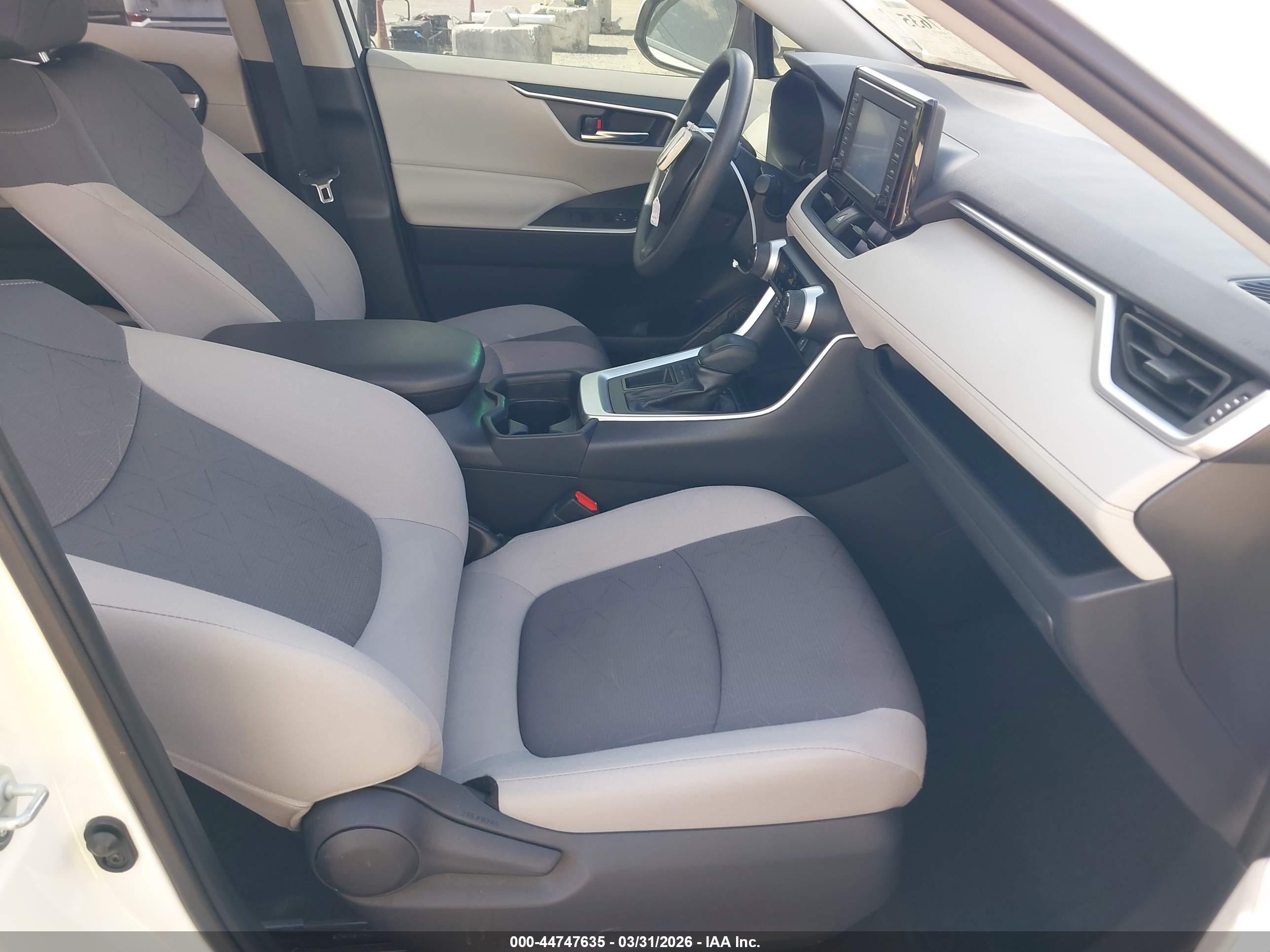TOYOTA RAV4 image 5