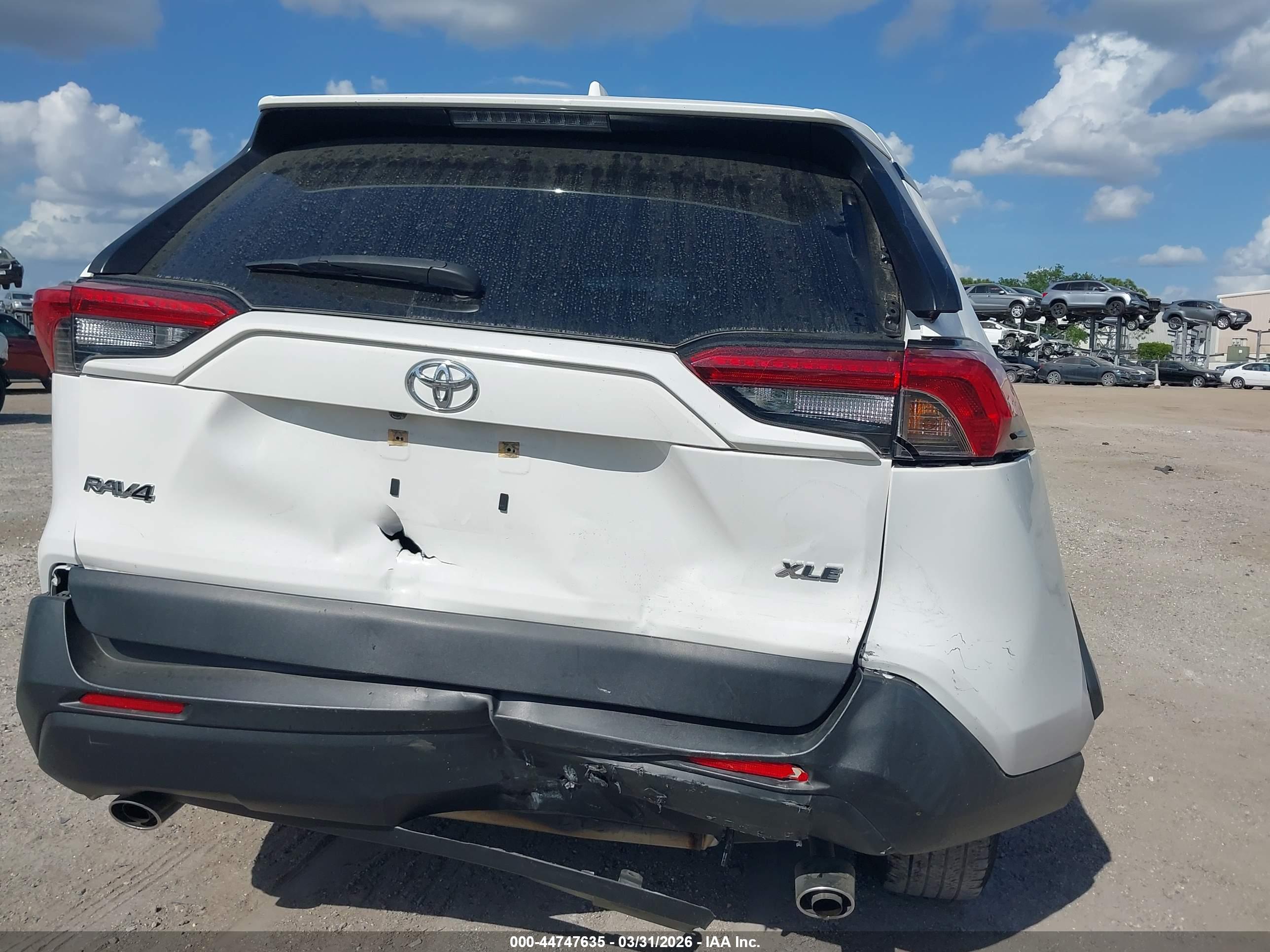 TOYOTA RAV4 image 6
