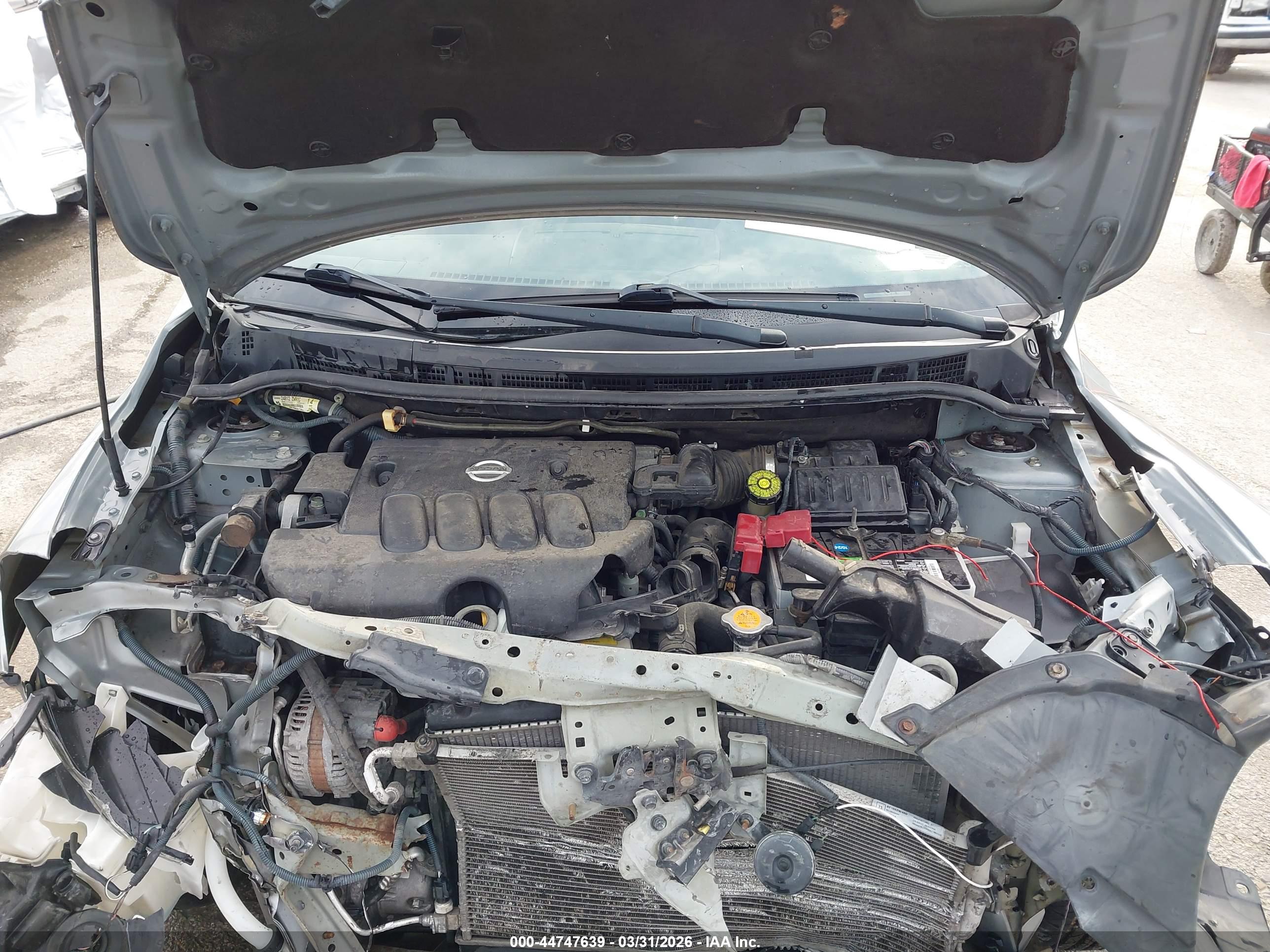 NISSAN VERSA image 10