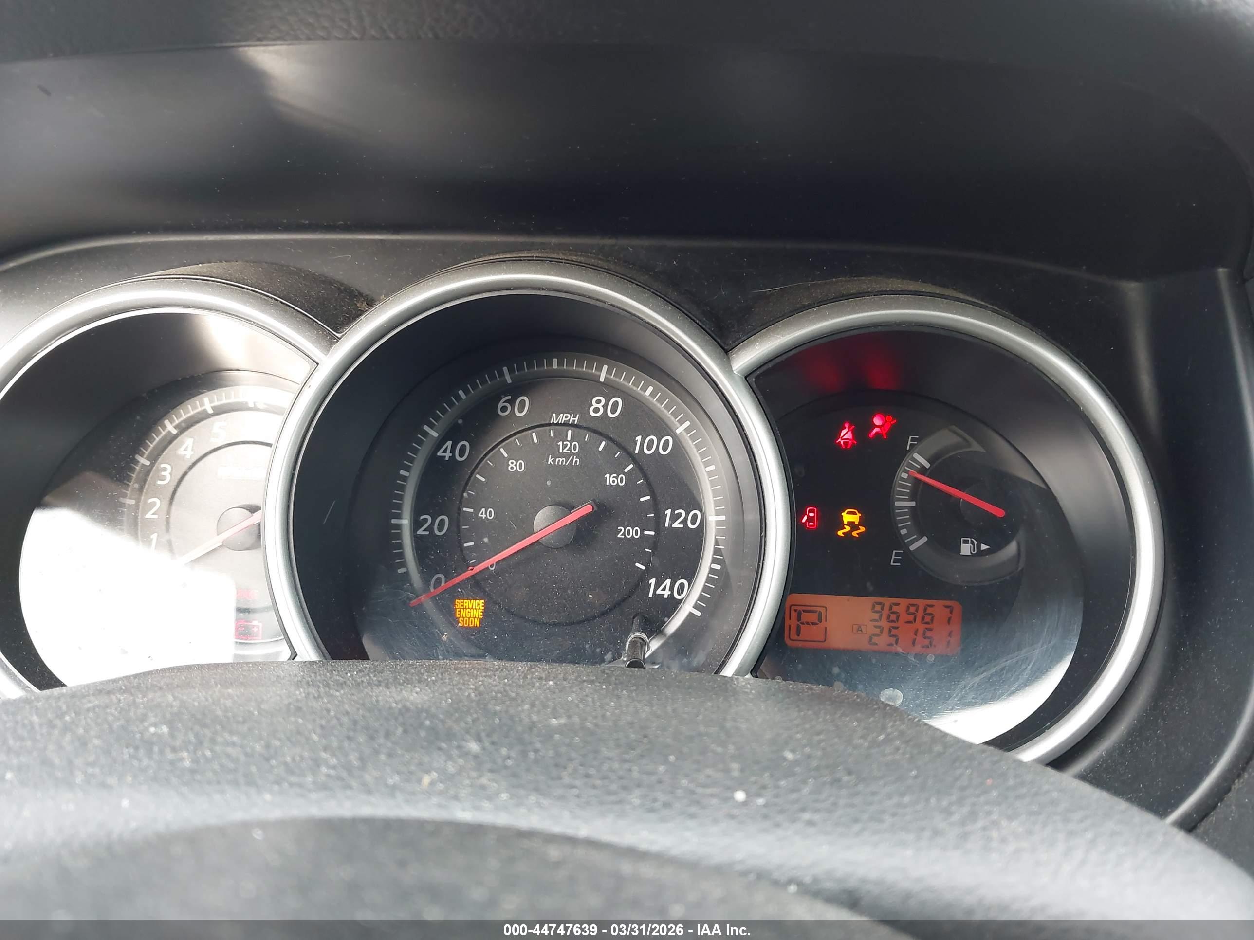 NISSAN VERSA image 7