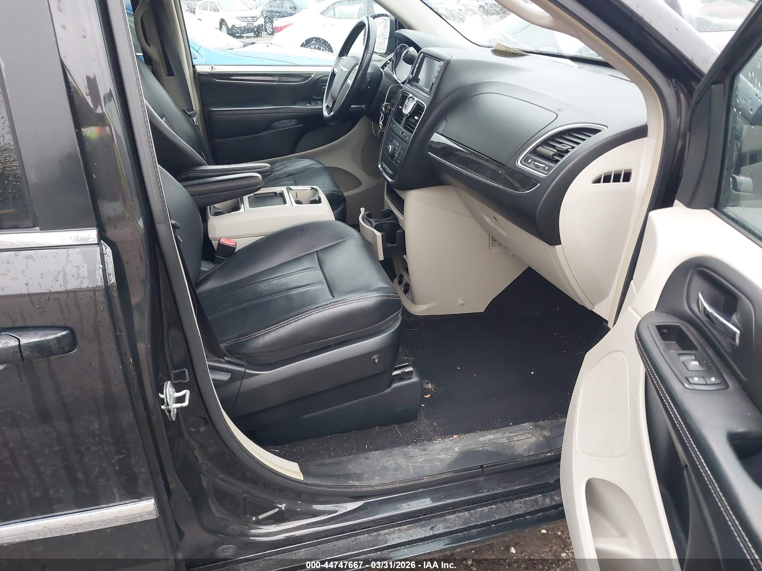 CHRYSLER TOWN image 5