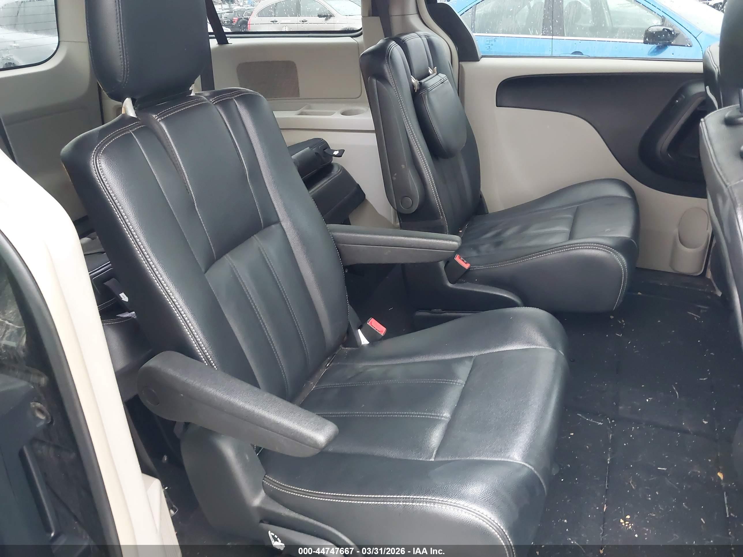 CHRYSLER TOWN image 8