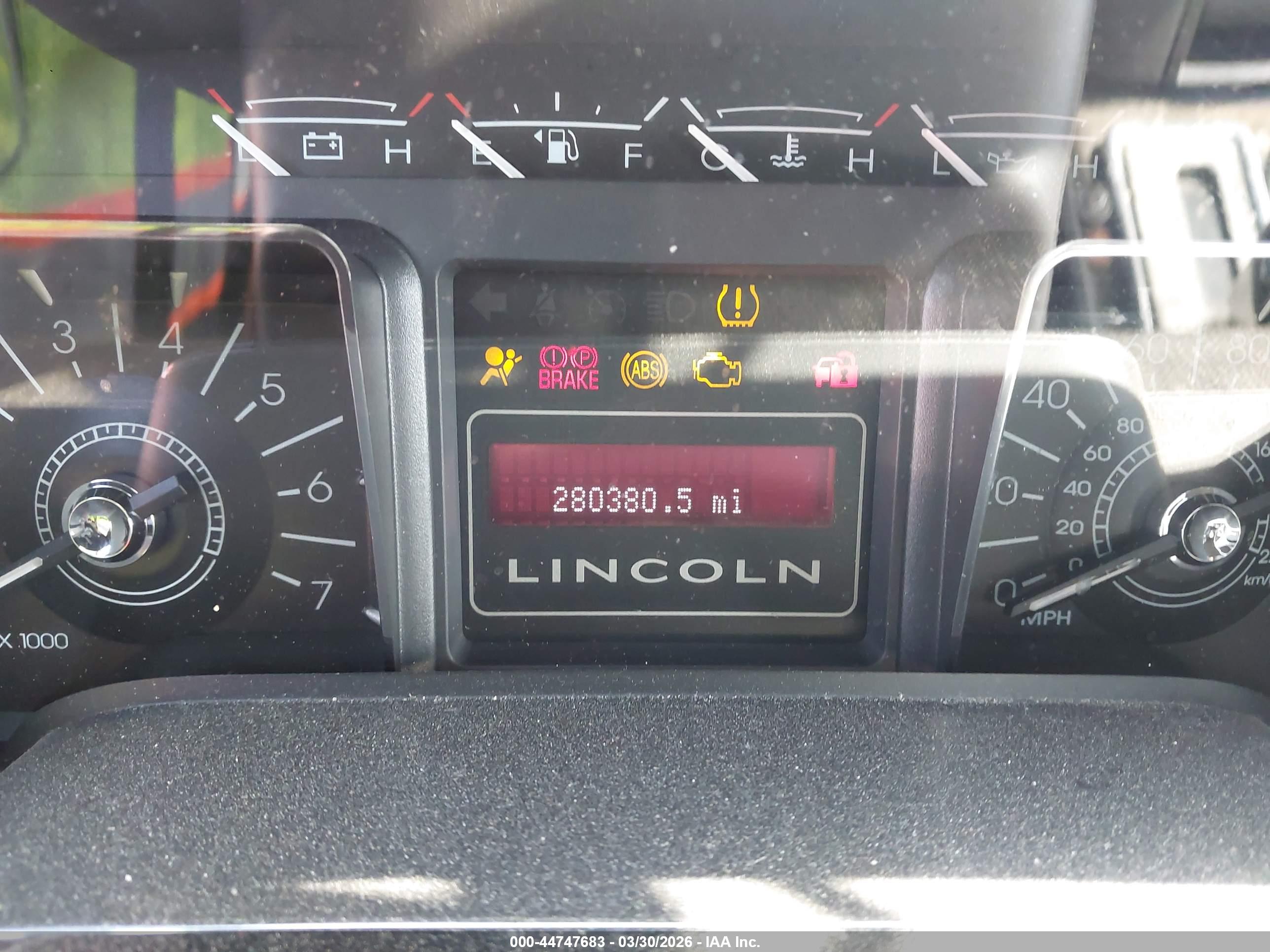 LINCOLN NAVIGATOR image 7