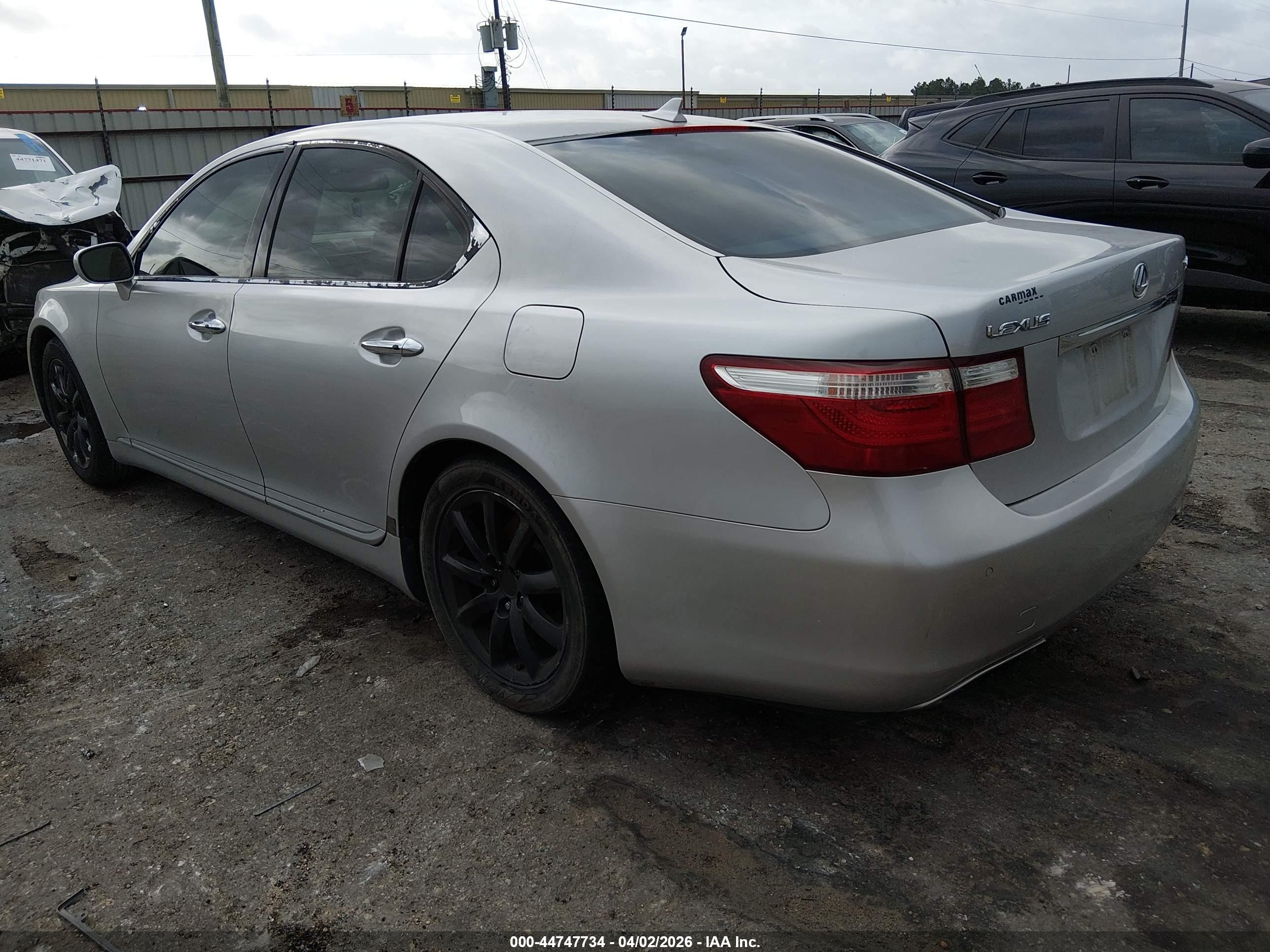 LEXUS LS image 3
