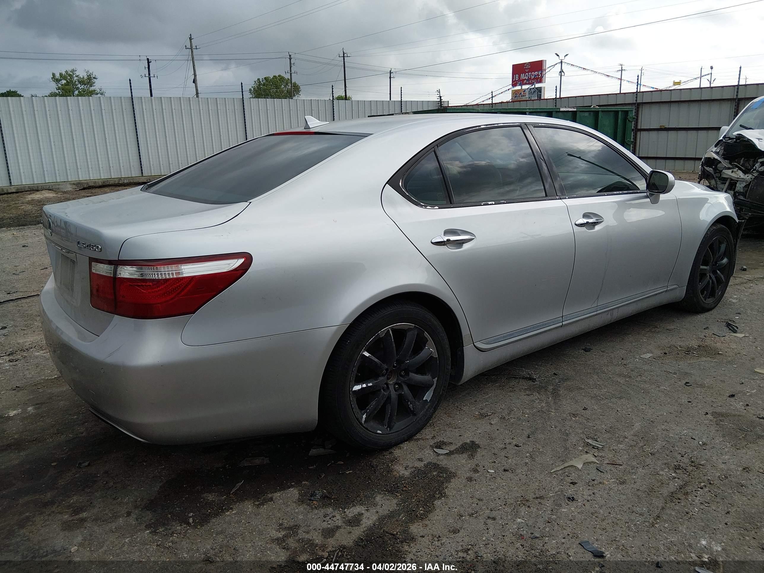 LEXUS LS image 4