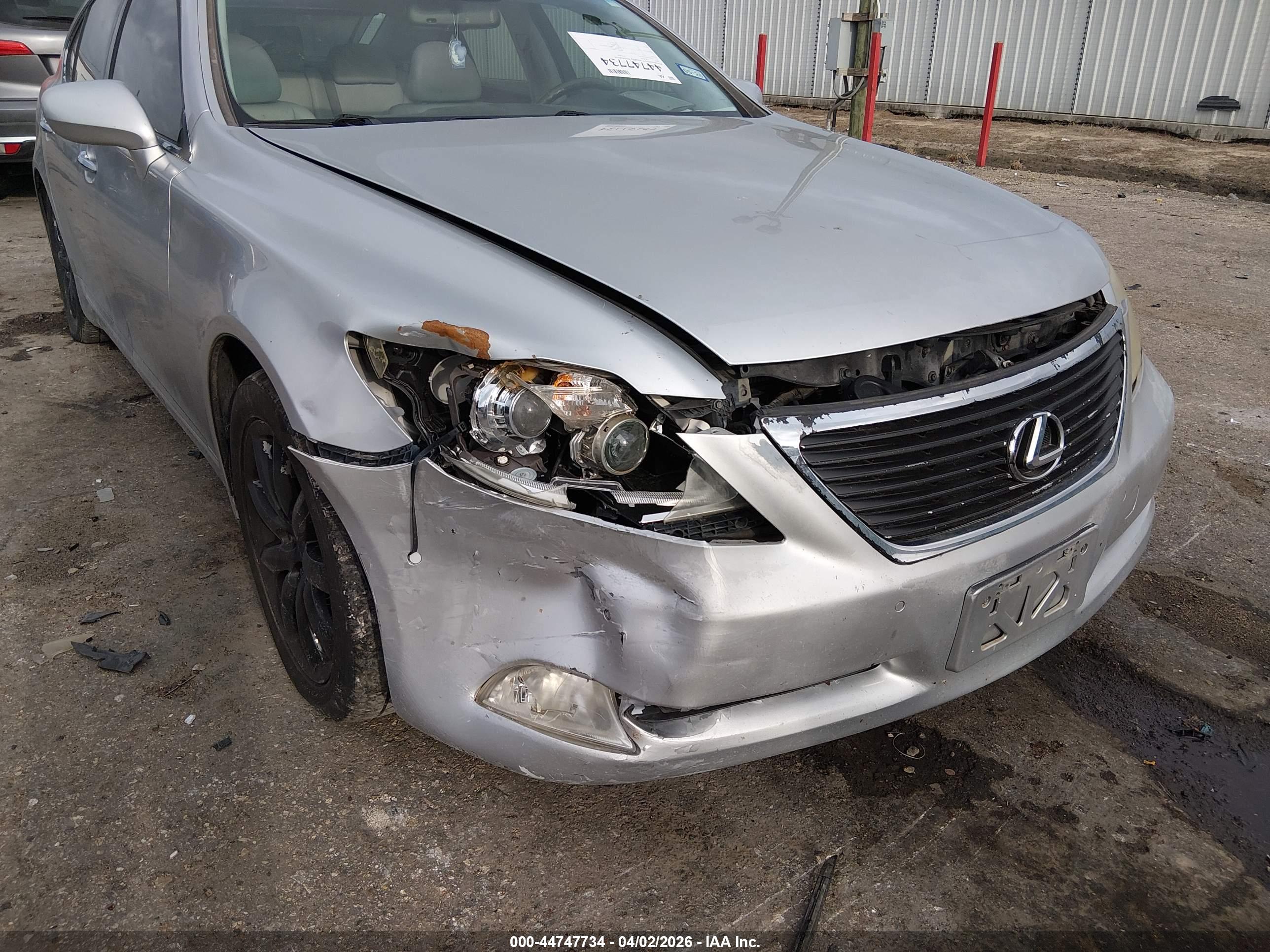 LEXUS LS image 6