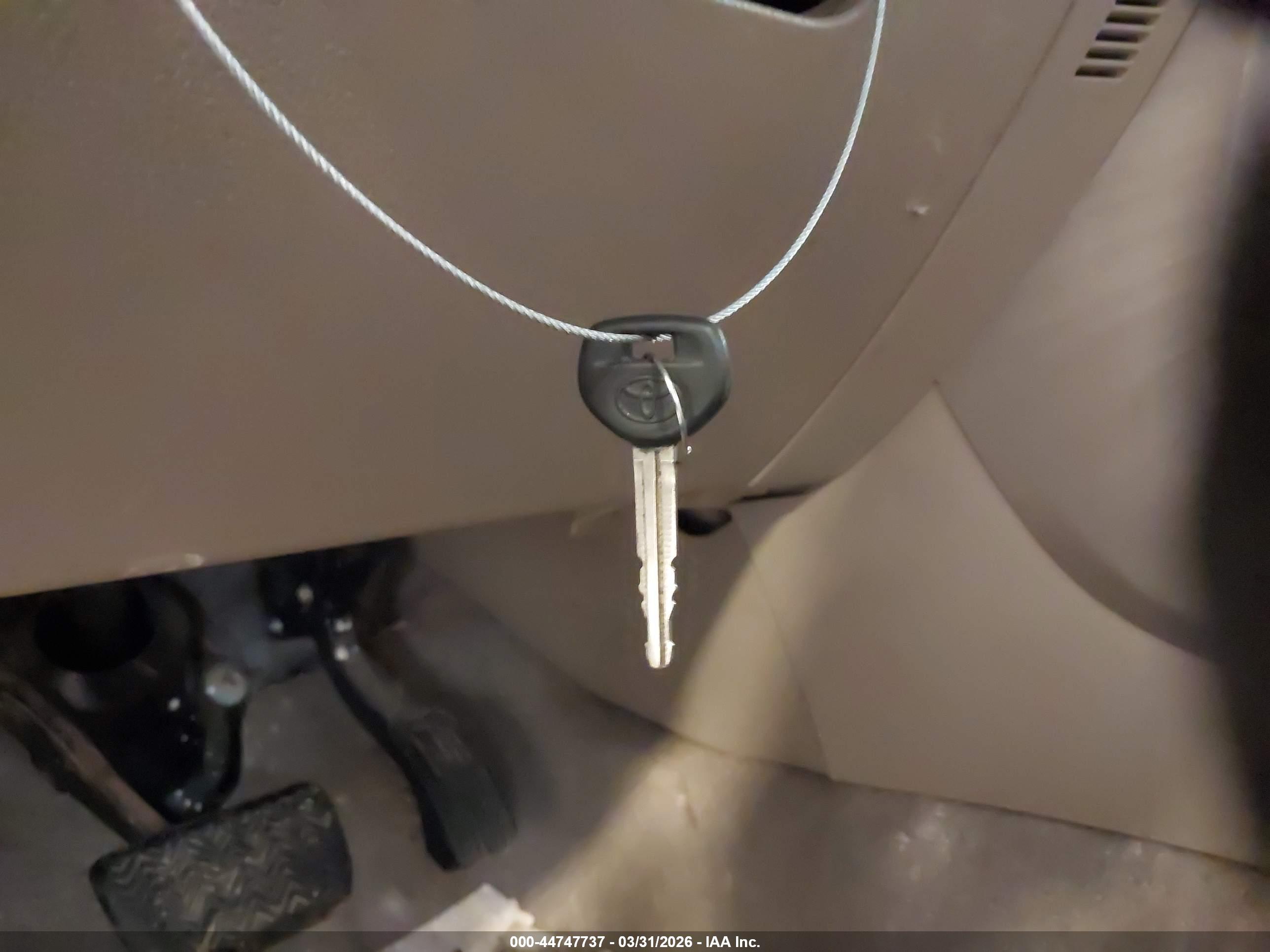 TOYOTA RAV4 image 11