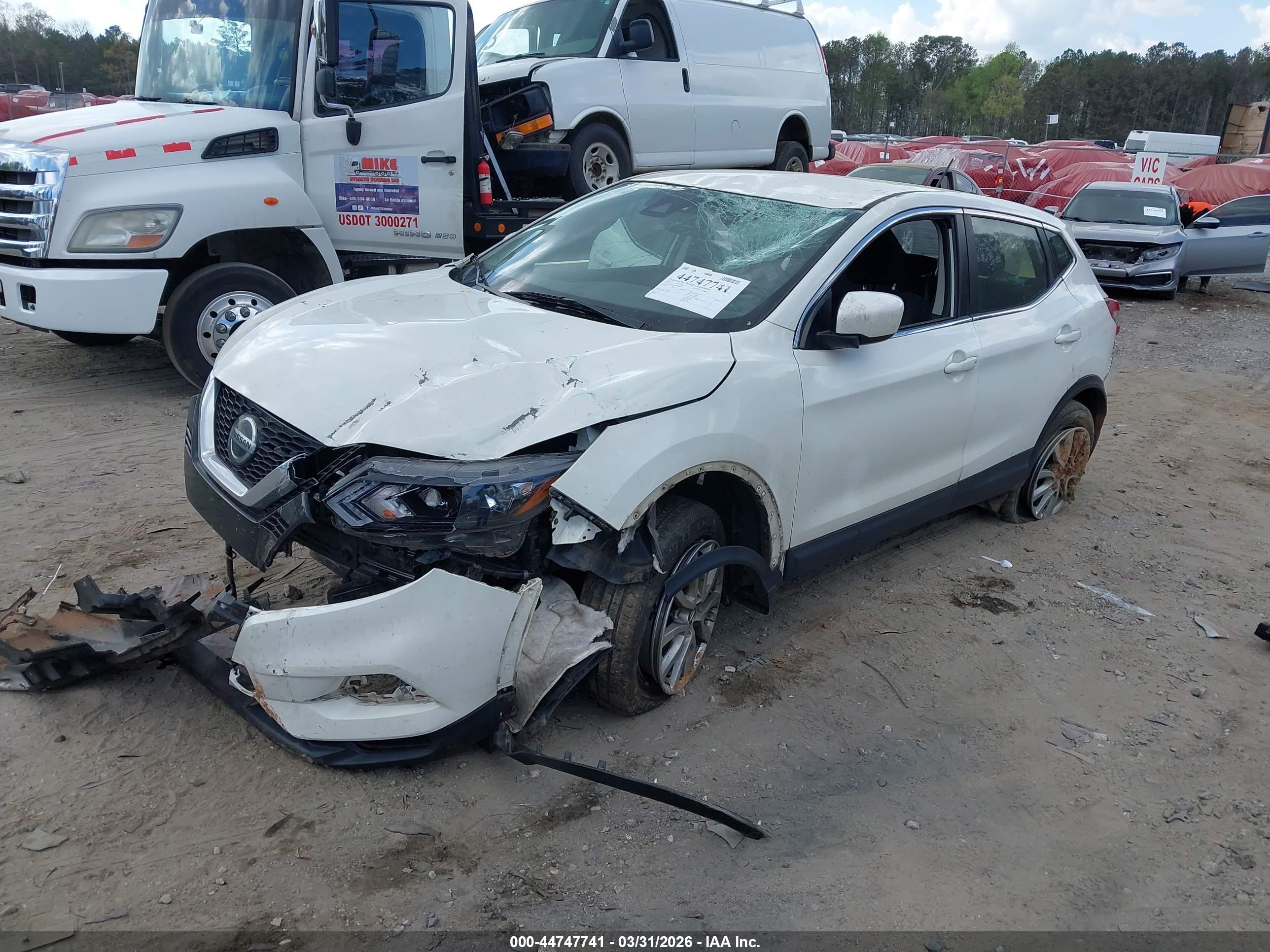 NISSAN ROGUE image 2