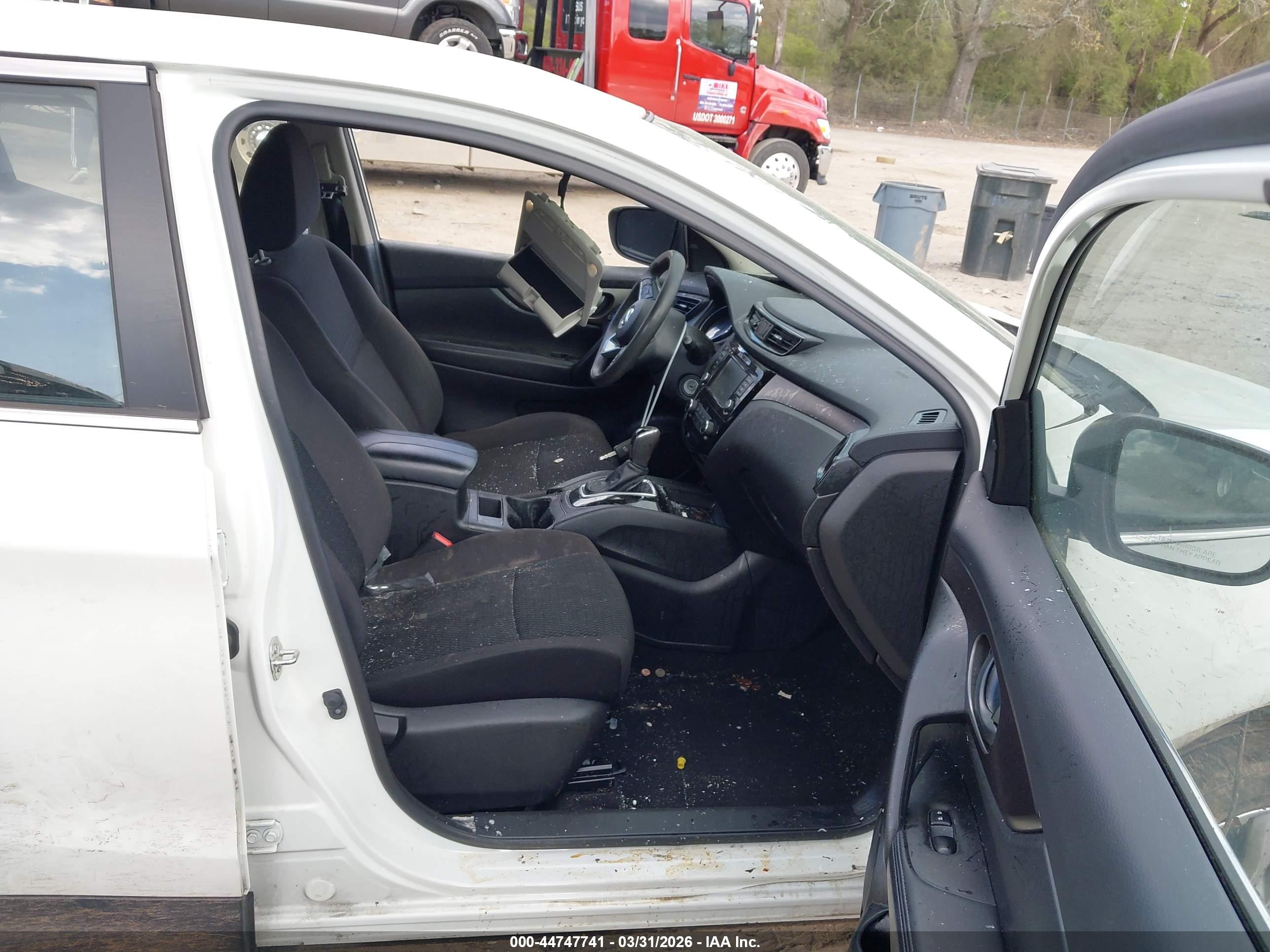 NISSAN ROGUE image 5