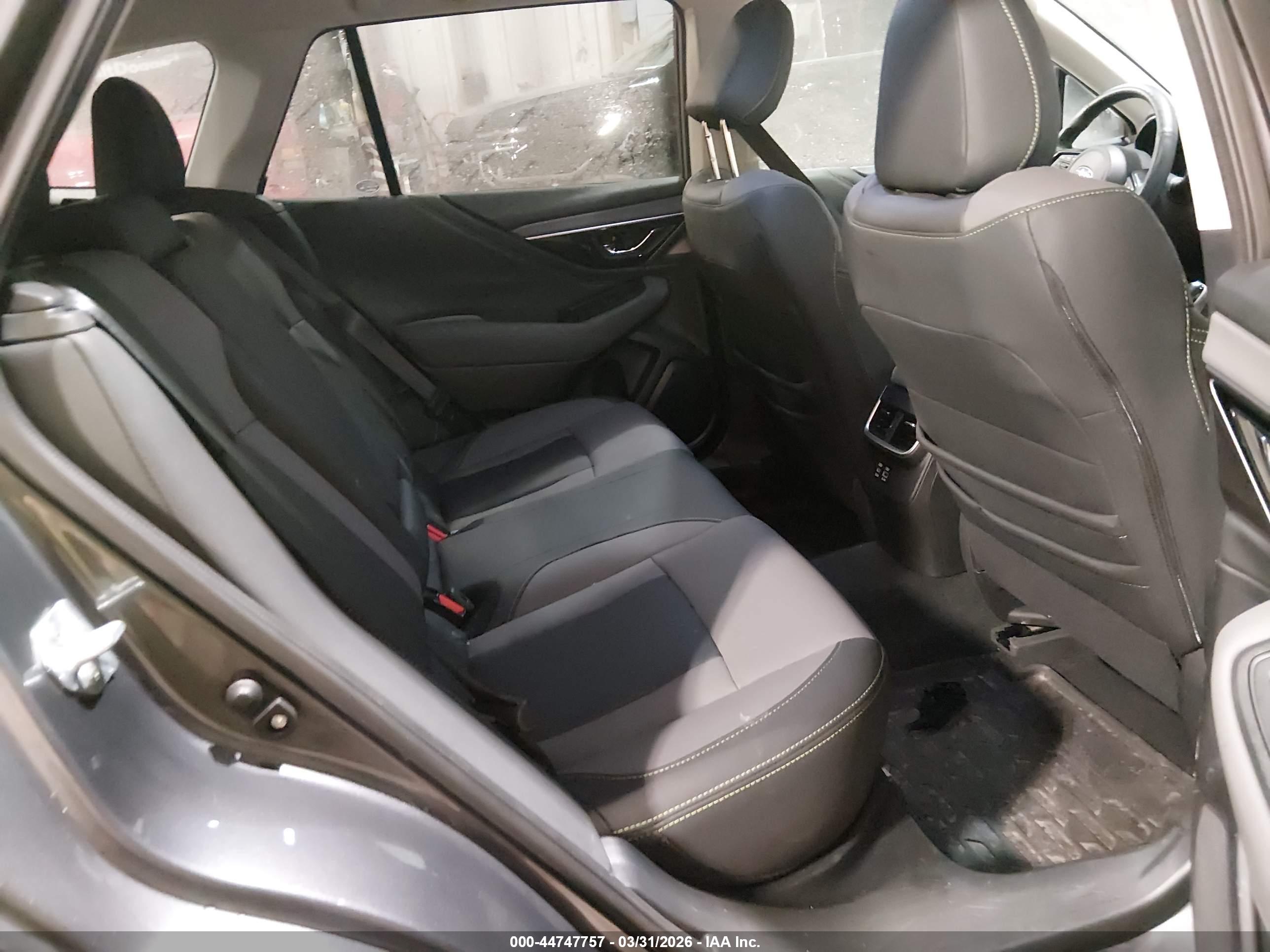 SUBARU OUTBACK image 8
