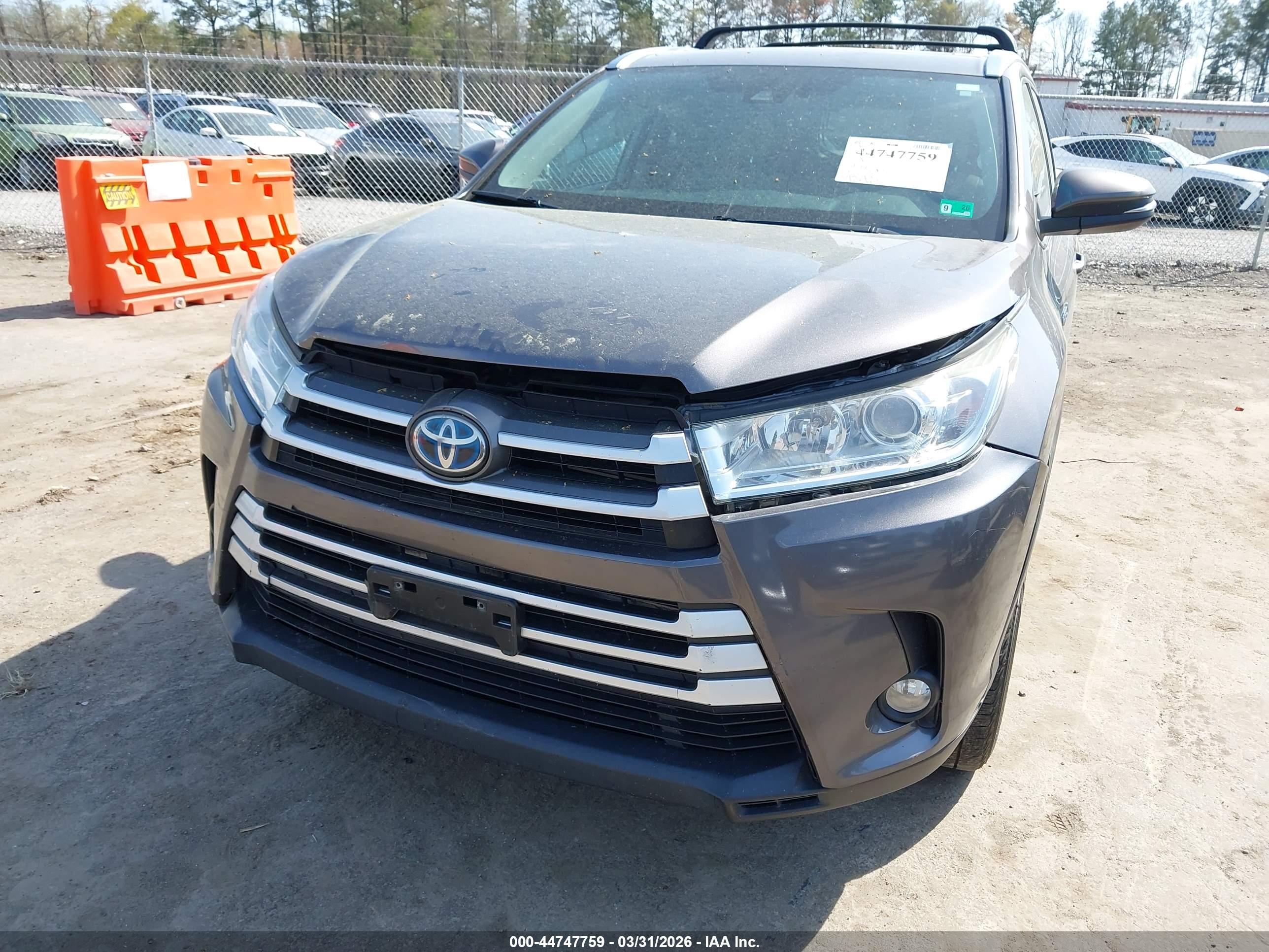 TOYOTA HIGHLANDER image 6