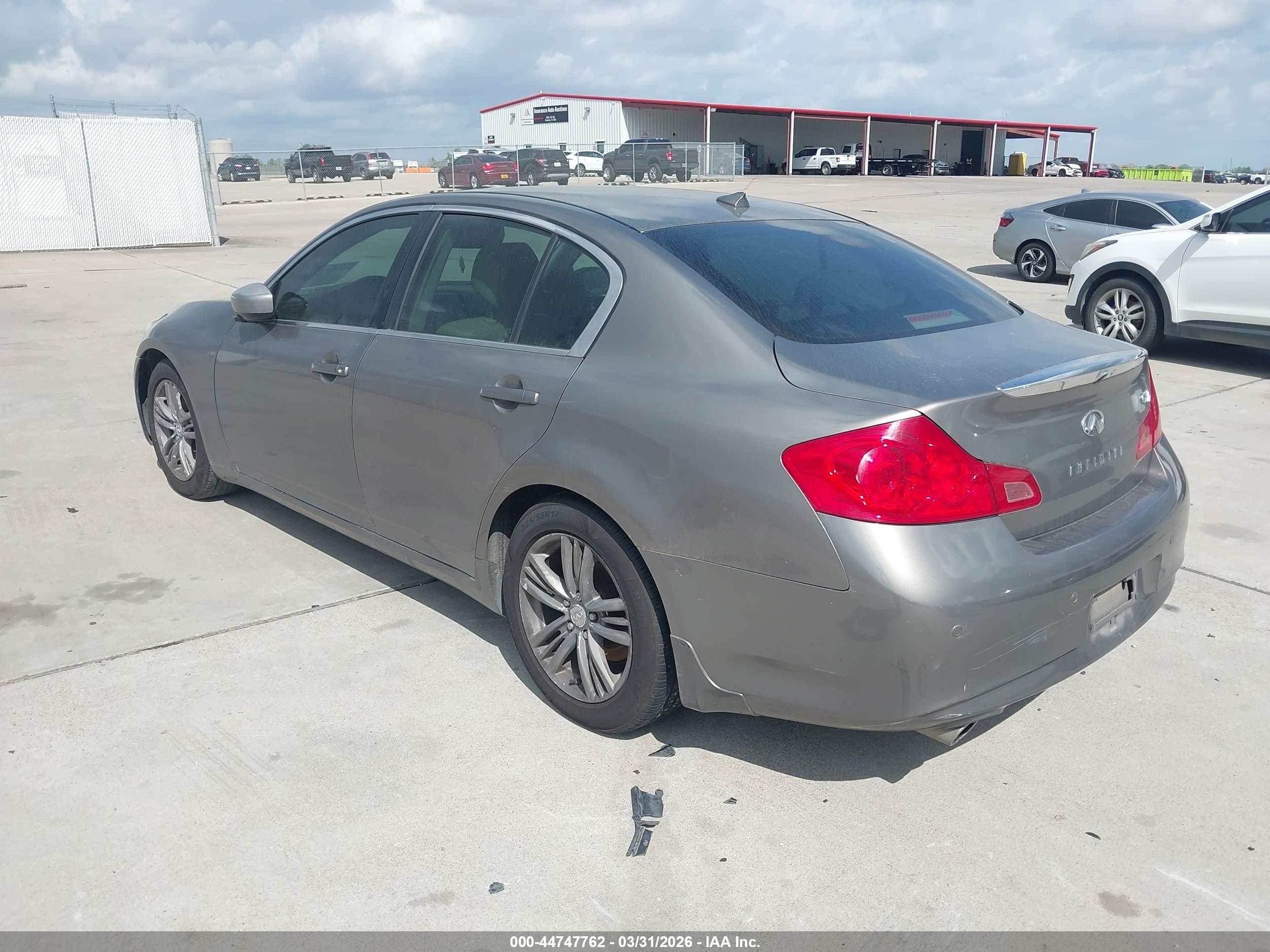 INFINITI G37 image 3