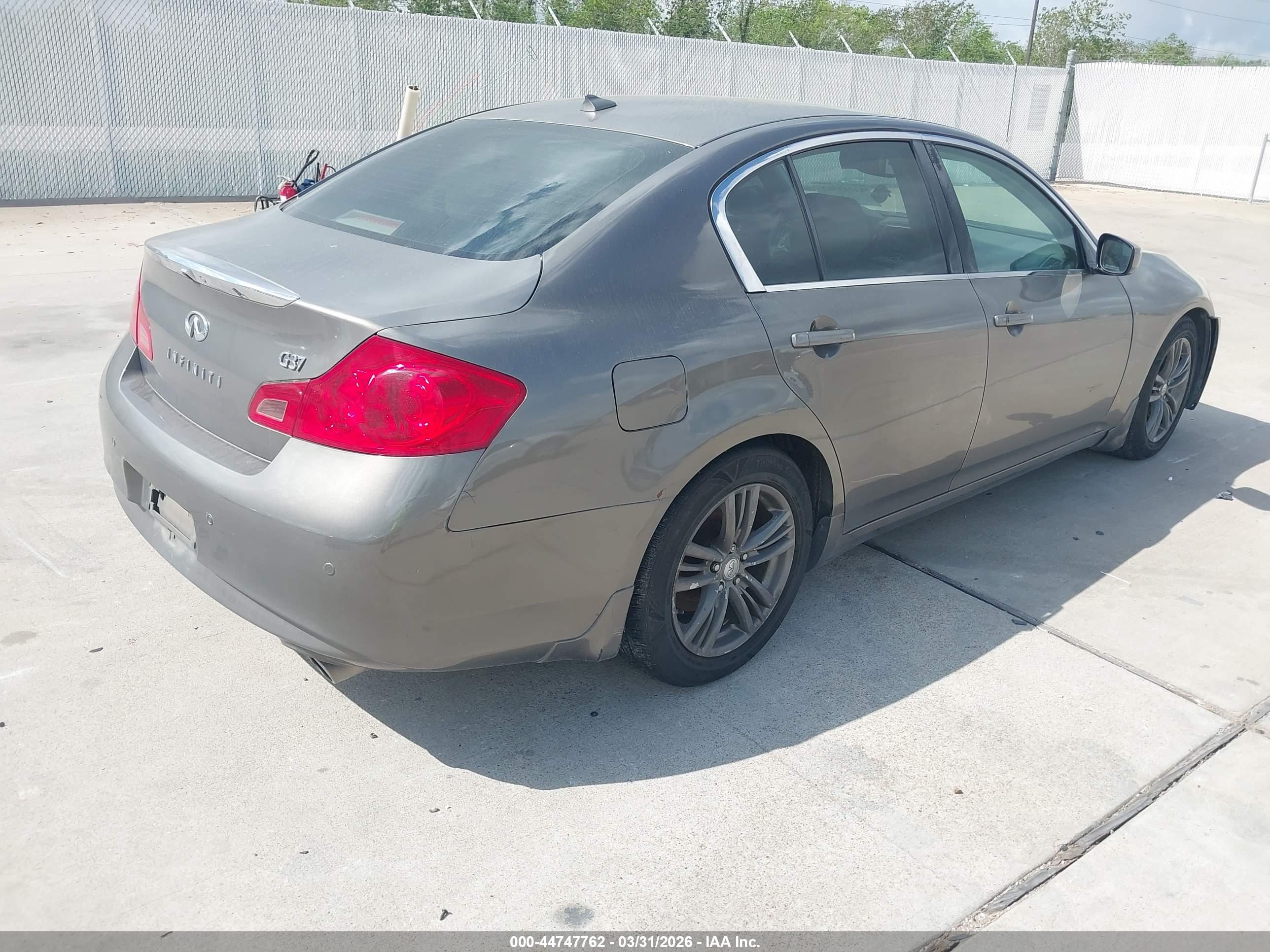 INFINITI G37 image 4